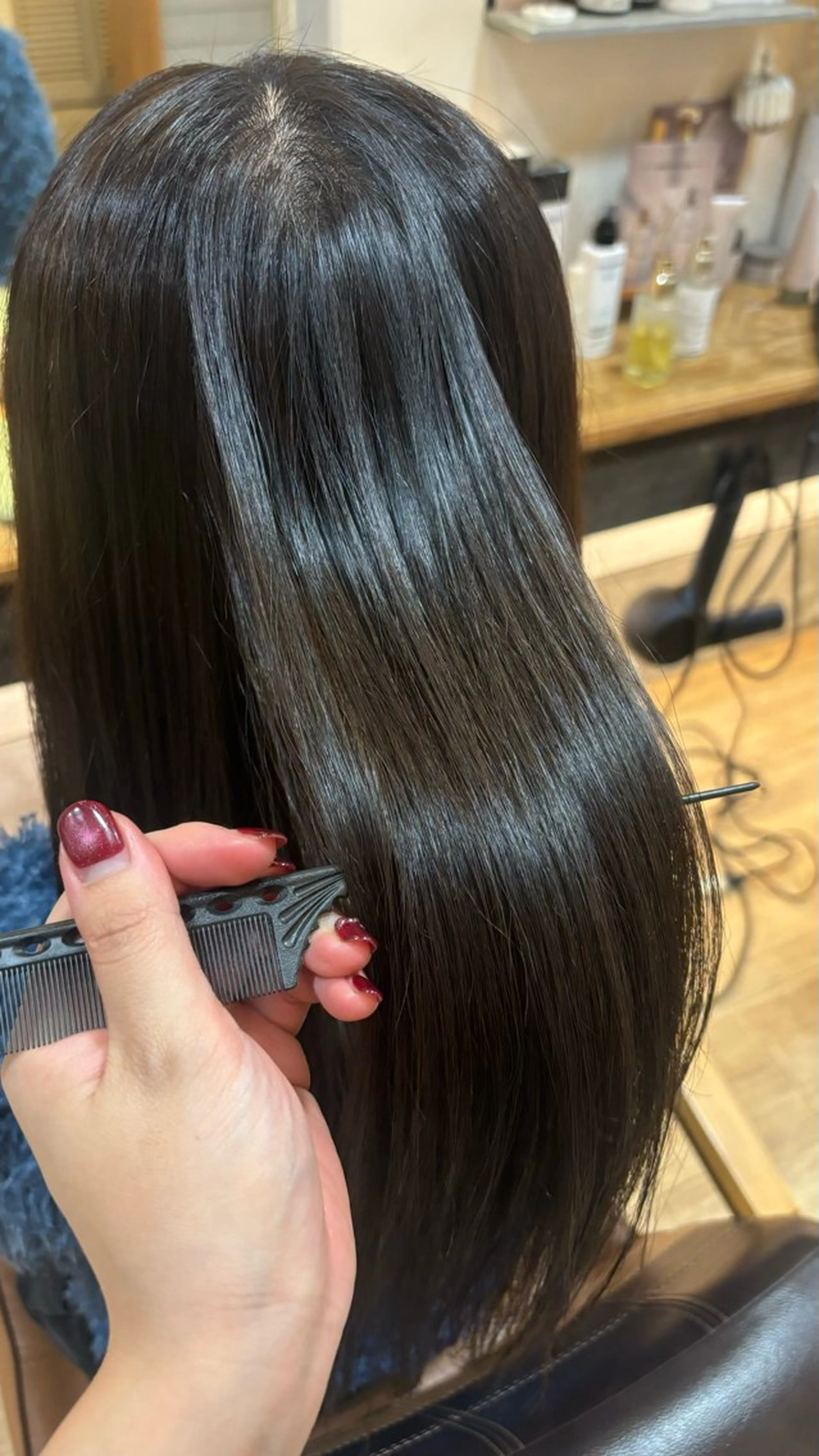 ロング makoto⌇レイヤ ー⌇艶カラー🍒‎のヘアスタイル