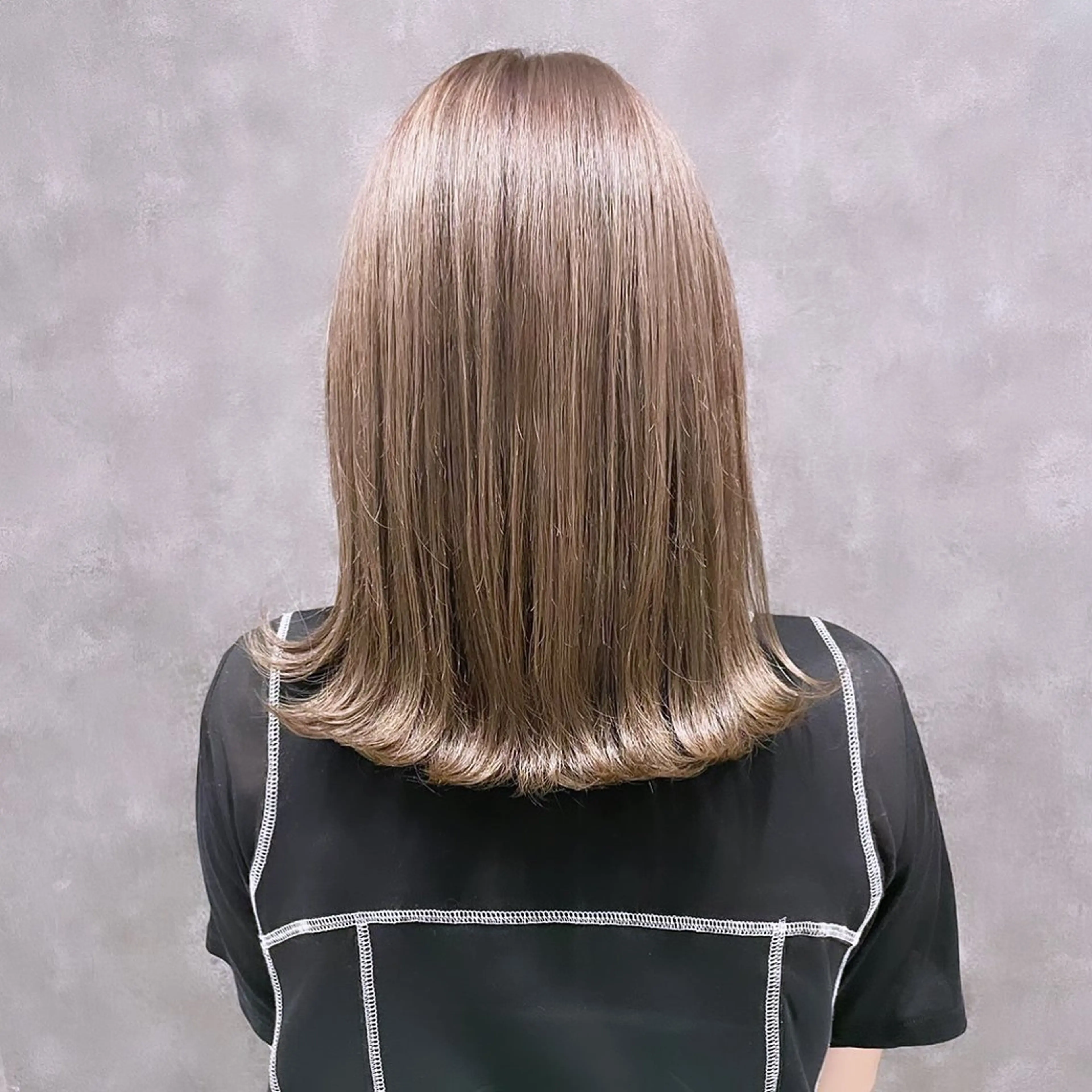 ミディアム ボブ ハイライト 髪質改善 レイヤーカット ＿WHITE鳳店 アンダーバーホワイトのヘアスタイル