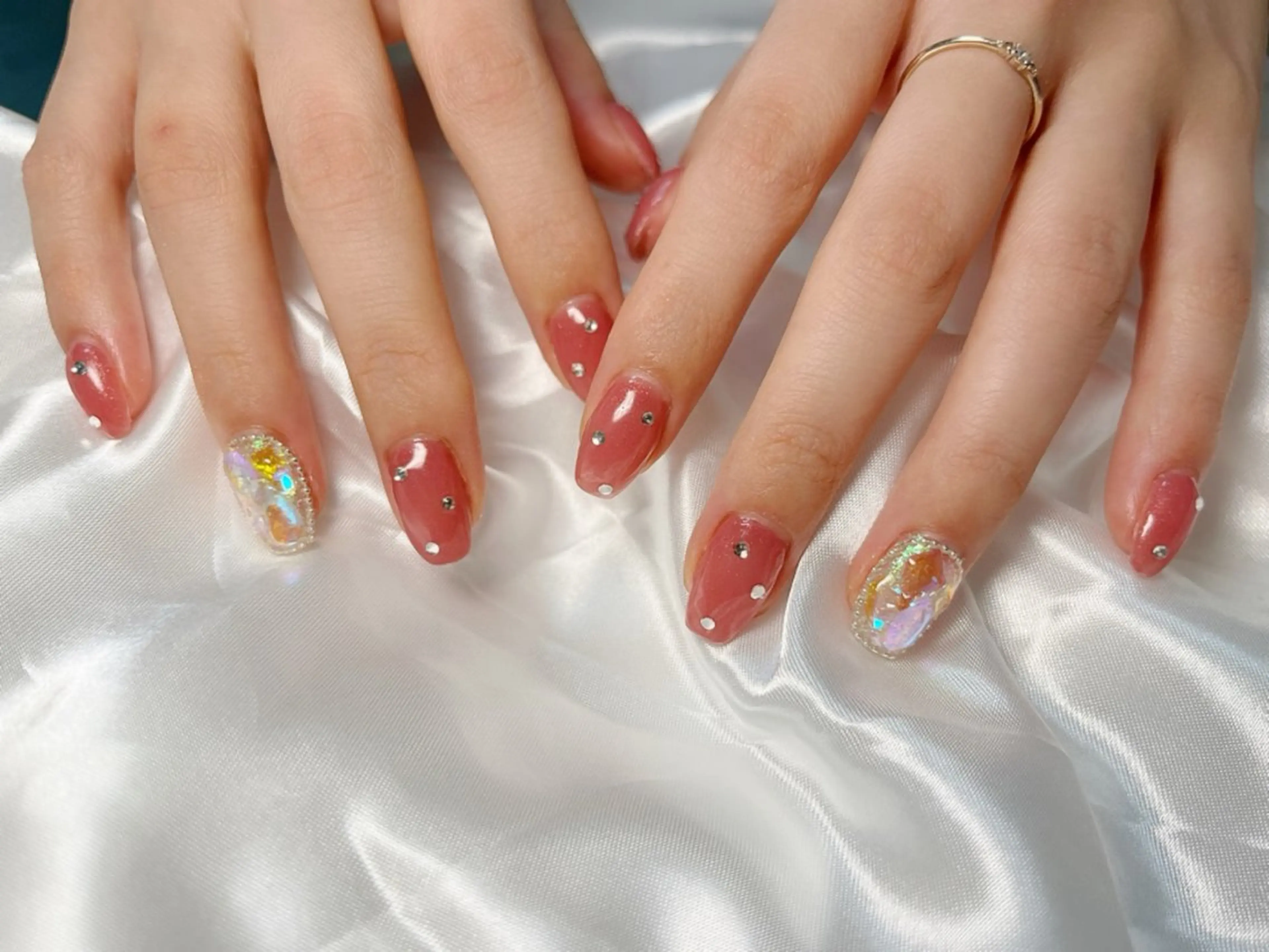 ネイル オーロラネイル 長さ出し 氷ネイル・うるうるネイル 韓国ネイル ストーンネイル SOAR nail salonのネイルデザイン