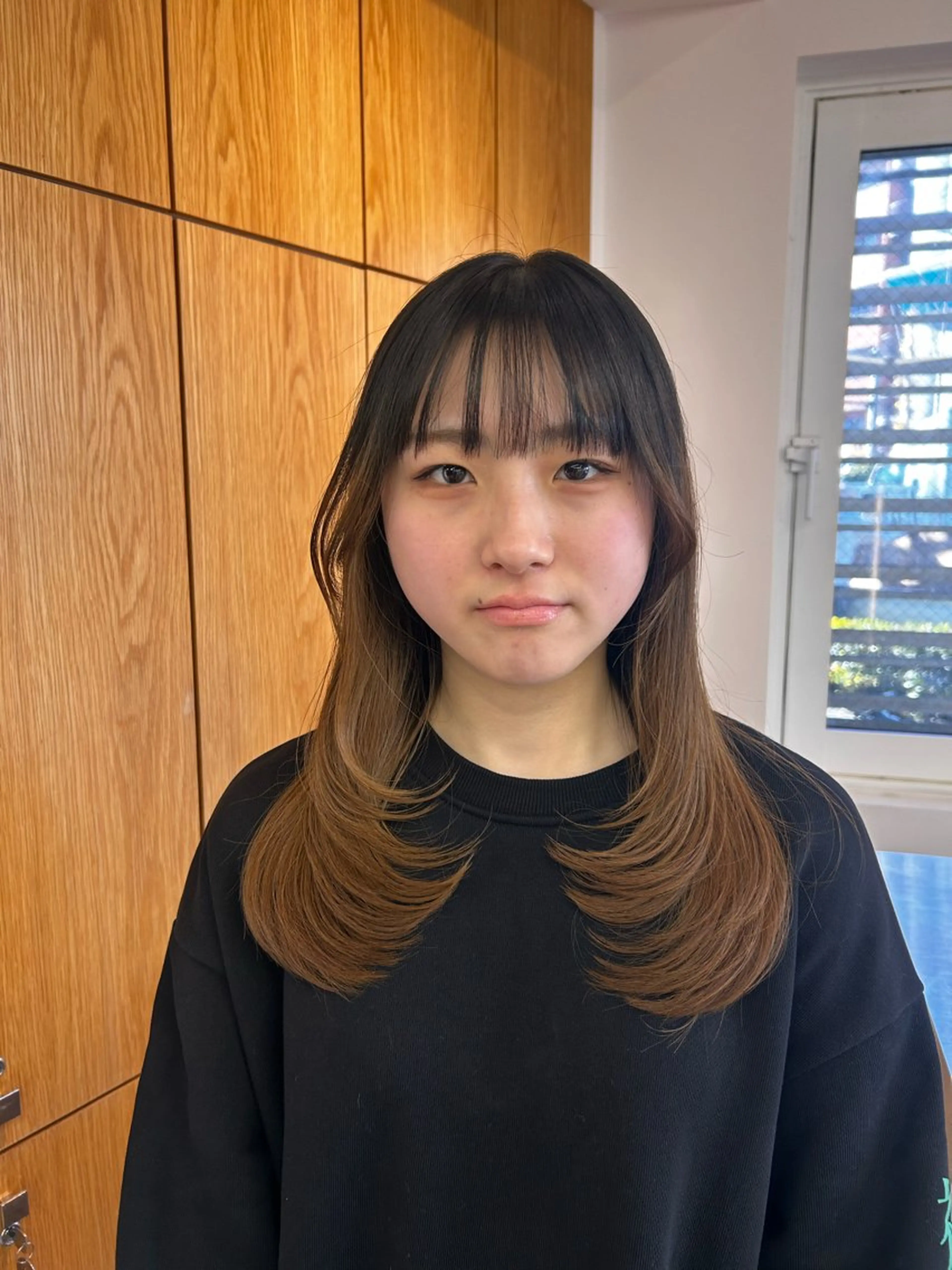 セミロング レイヤーカット 大村 咲羅のヘアスタイル