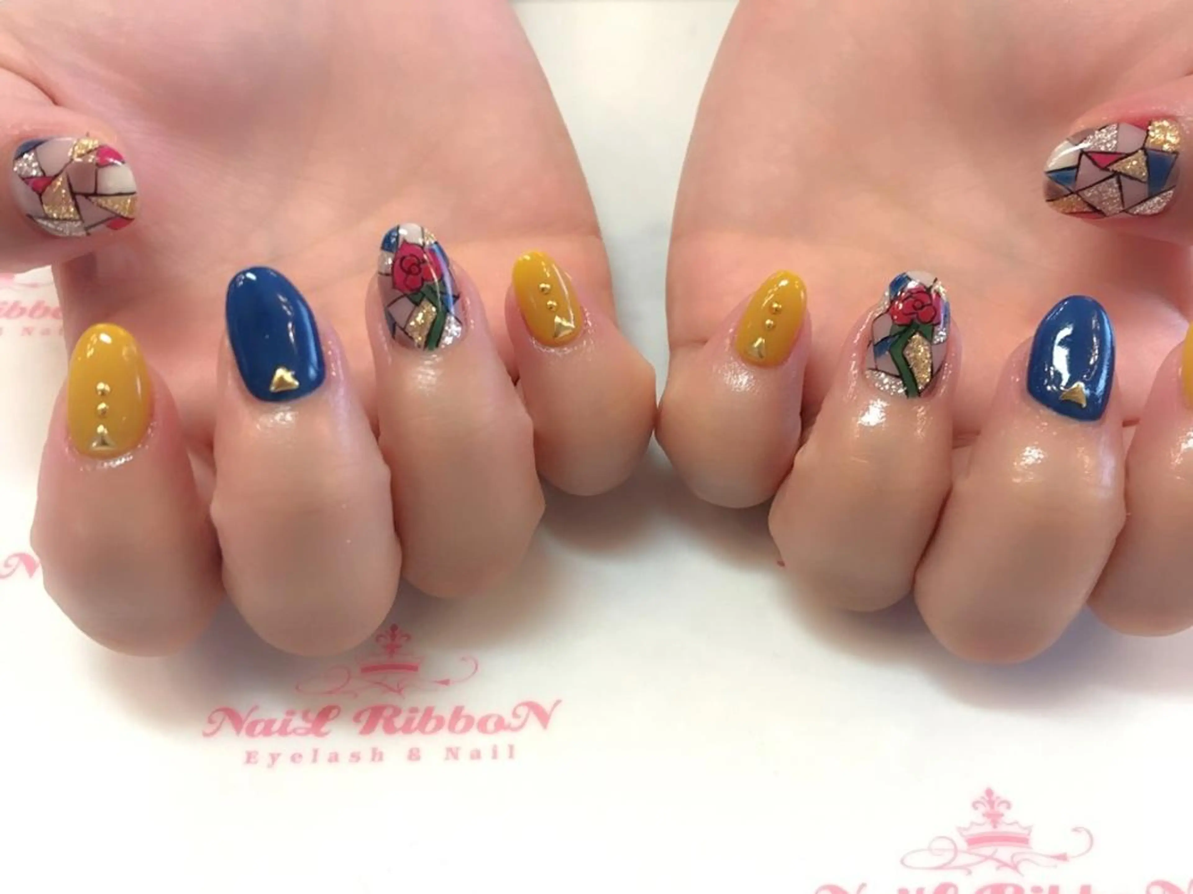 ネイル ネイルリボン 受付スタッフのネイルデザイン