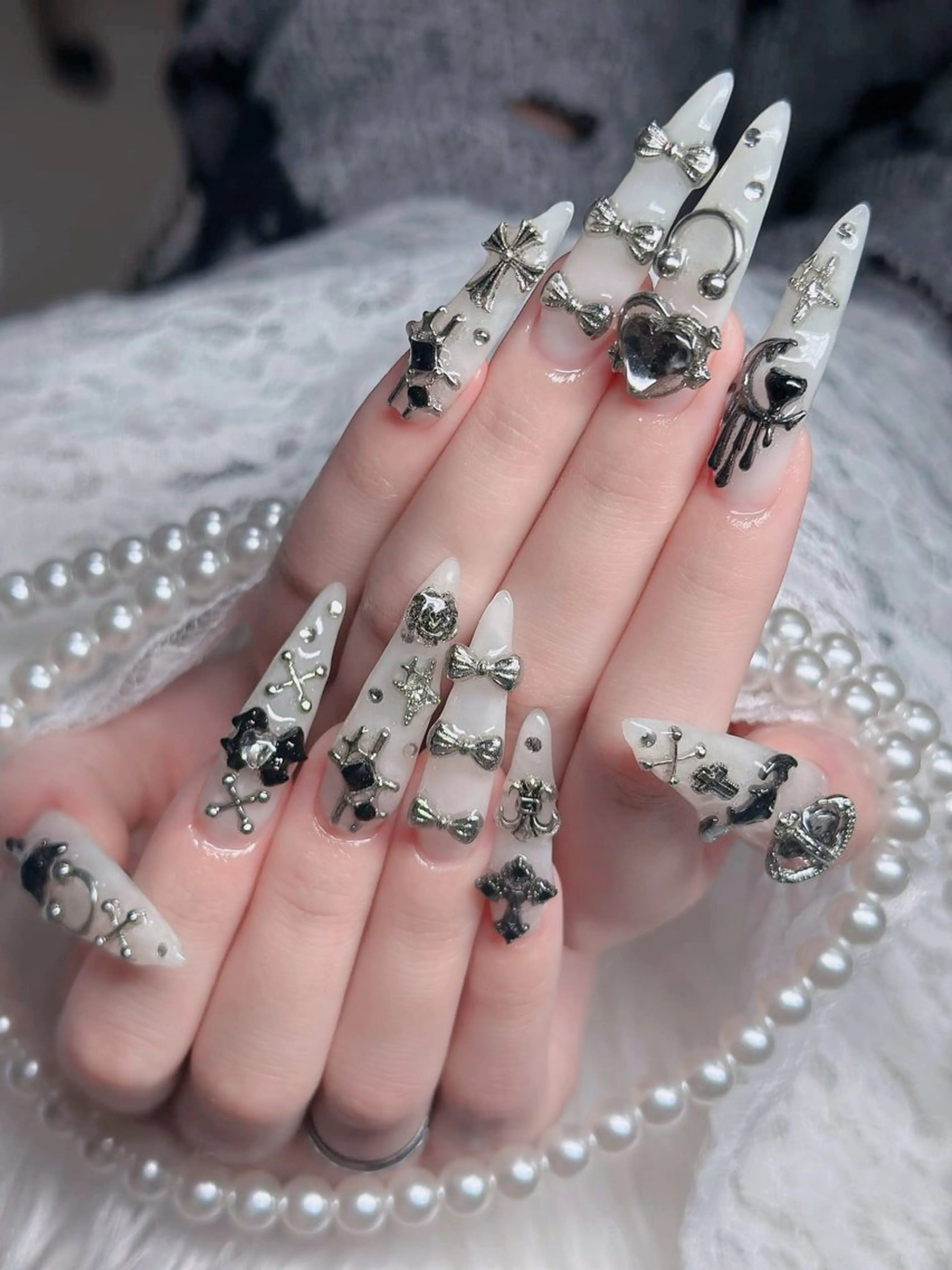 ネイル オーロラネイル フレンチネイル ジェルネイル ハロウィン キラキラネイル ハンドネイル H.baby Nail Salonのネイルデザイン