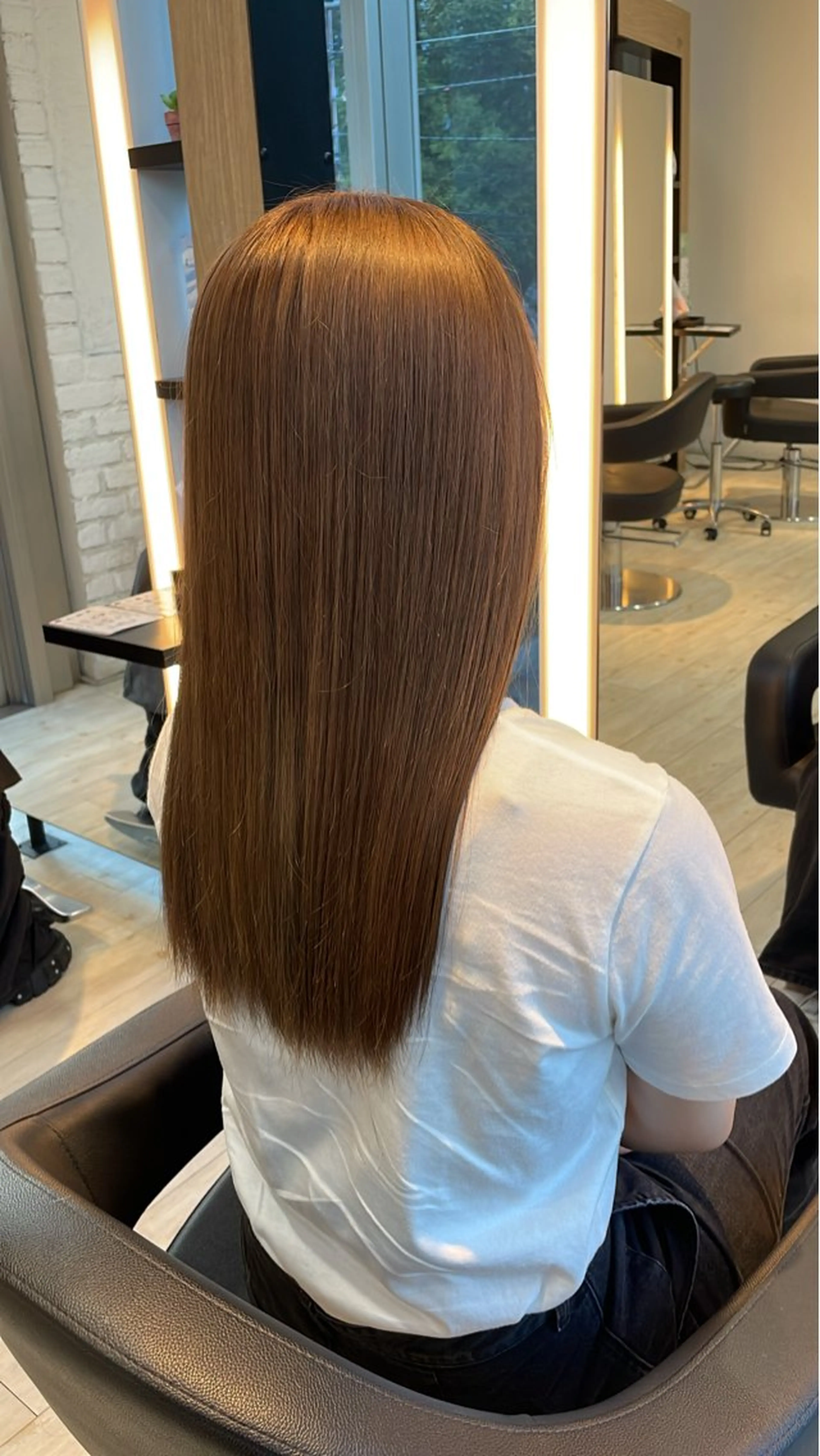 セミロング カラー ブリーチ/髪質改善/ ハイトーン/暖色のヘアスタイル