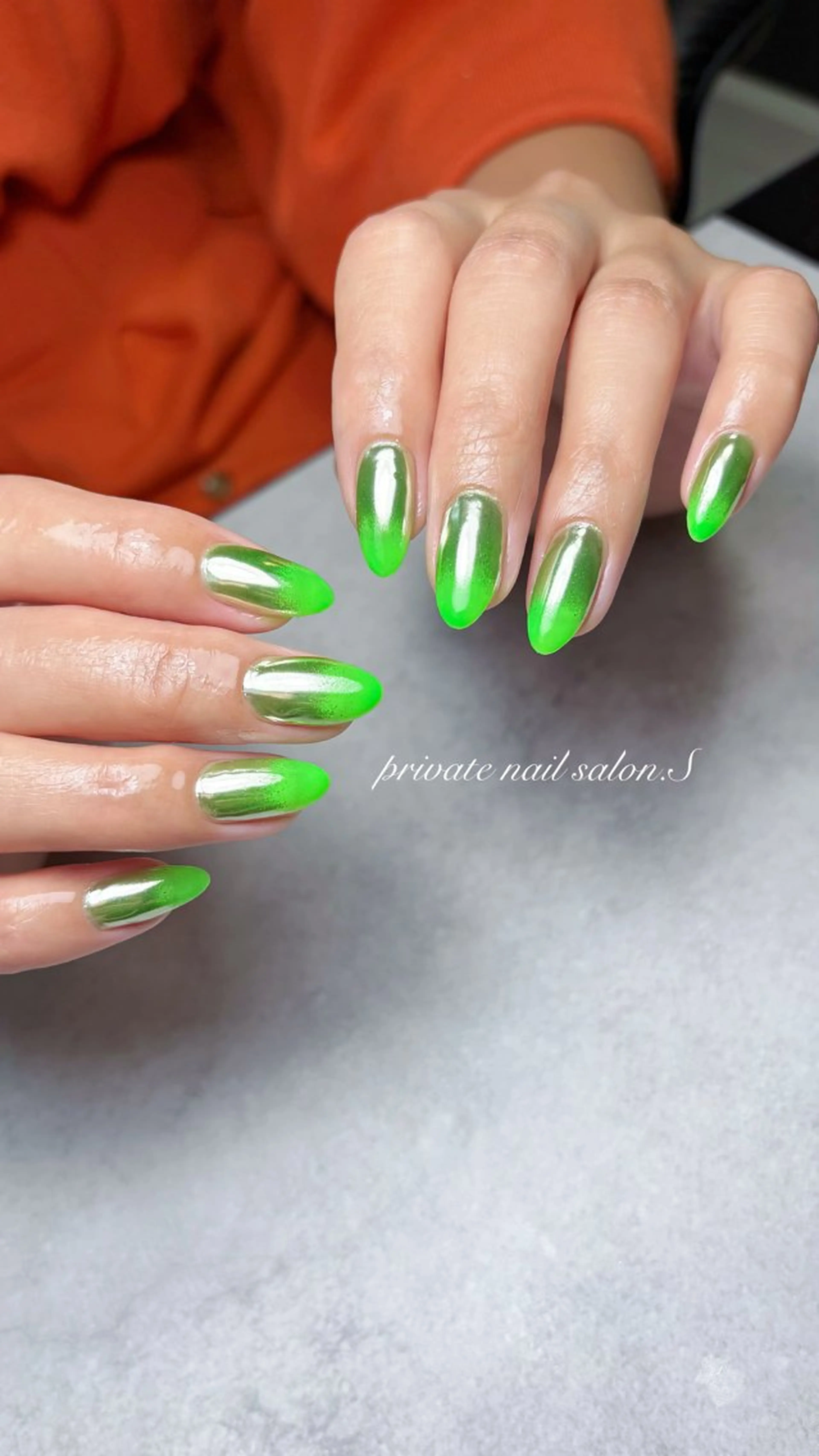 ネイル ジェルネイル グラデーション グリーン ミラーネイル 持ち込み ハンドネイル 関山 志乃のネイルデザイン