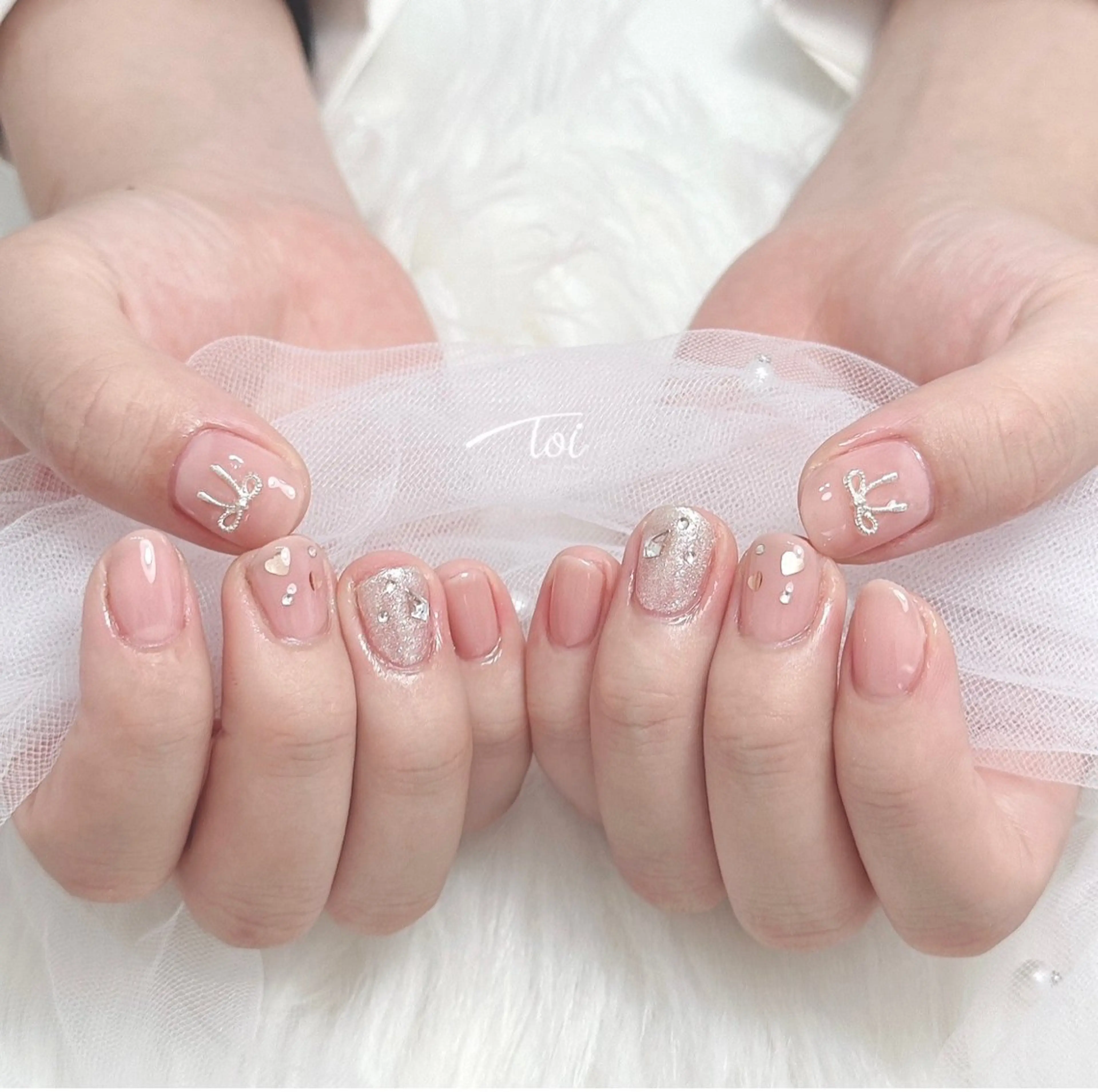 ネイル ハート ホログラムネイル リボン ハンドネイル toi nail所属・toi nailのネイルデザイン