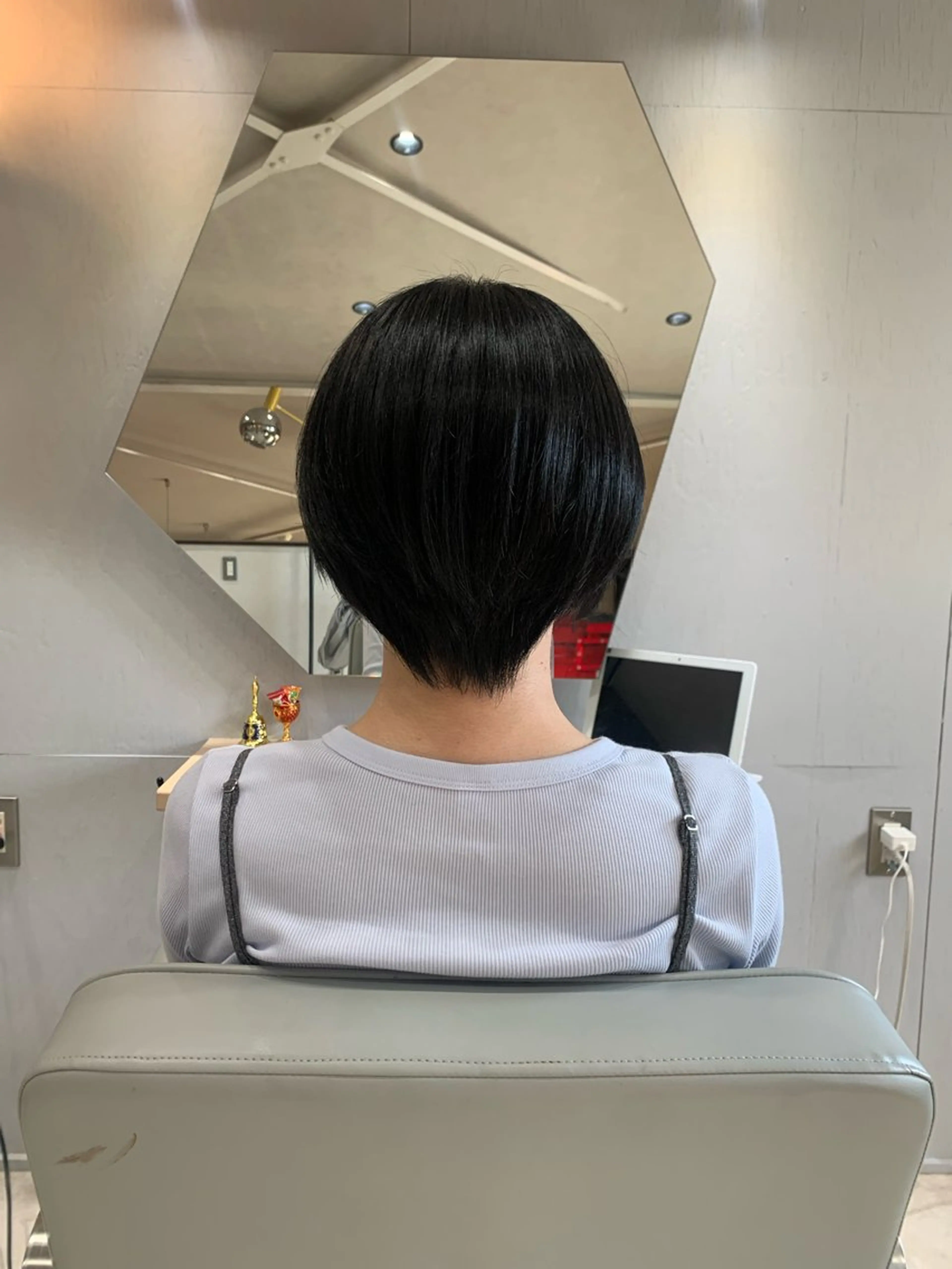 ショート ヘアカラー 本多 永佳のヘアスタイル