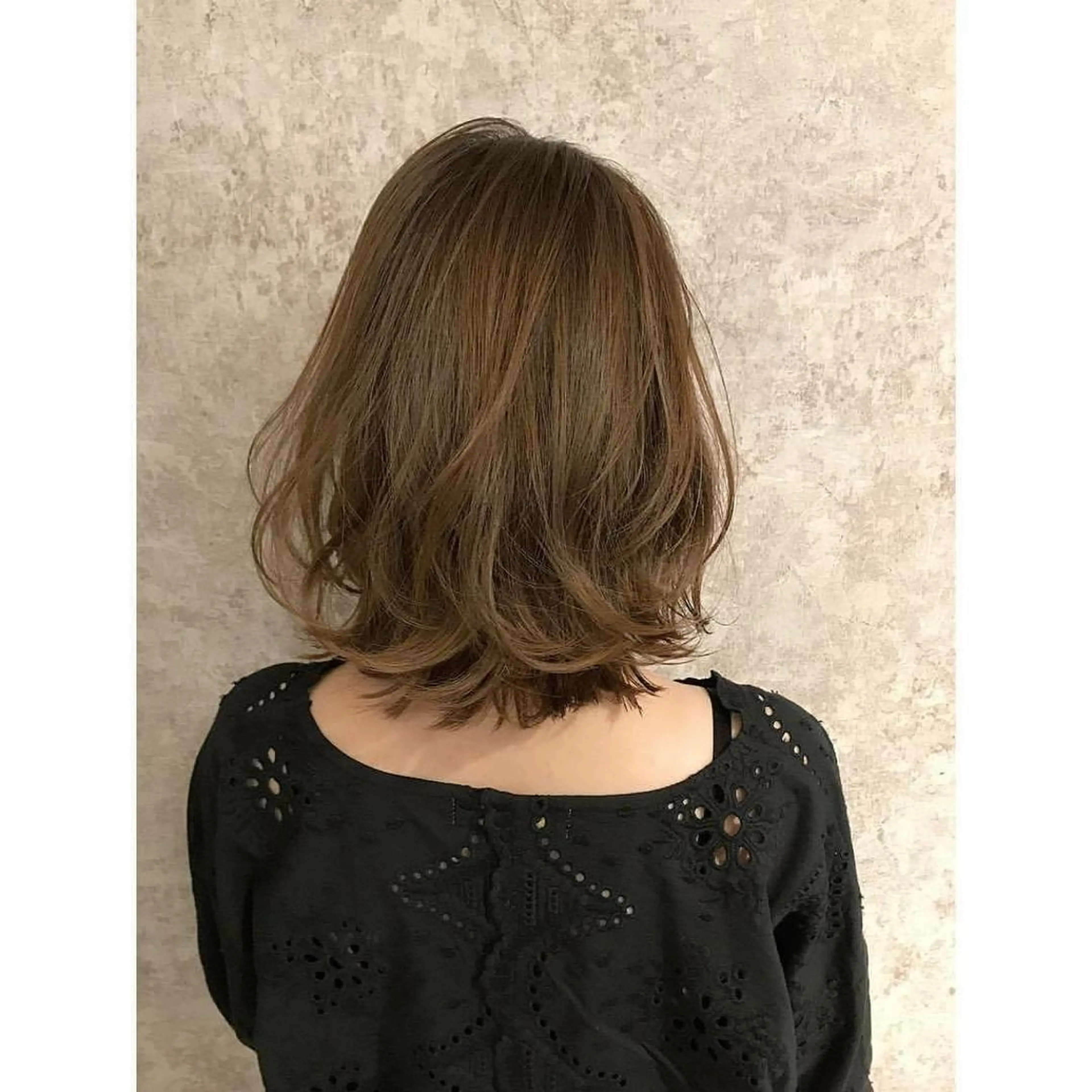 ミディアム due hair 京都駅前店 MILBON オージュア認定サロン【デューヘアー】所属・ハイトーンブリーチ 土坂　由志【京都】のヘアスタイル