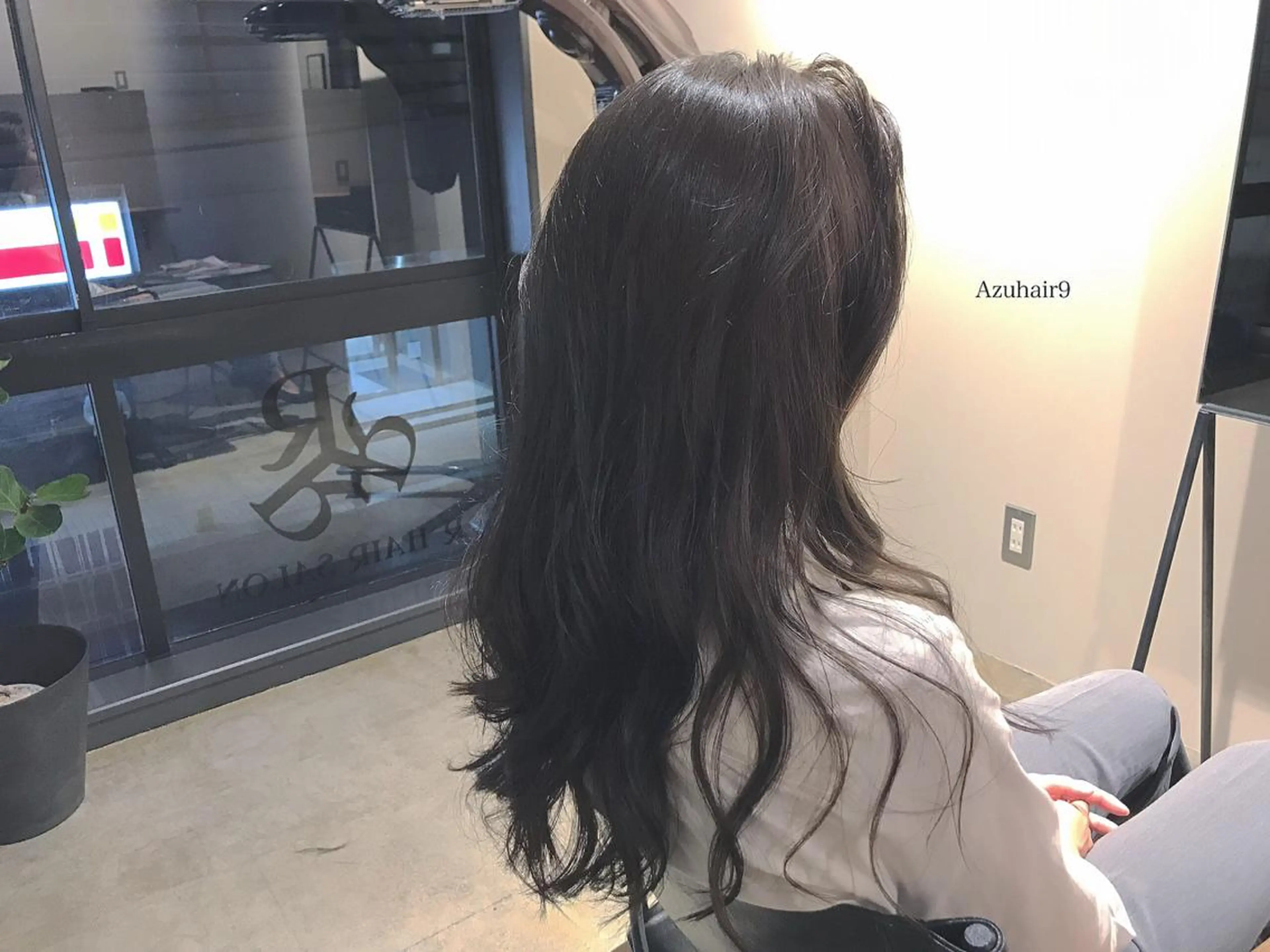 ロング カラー グレージュ Ｒ HAIR SALON所属・RHAIRSALON 西山梓のヘアスタイル