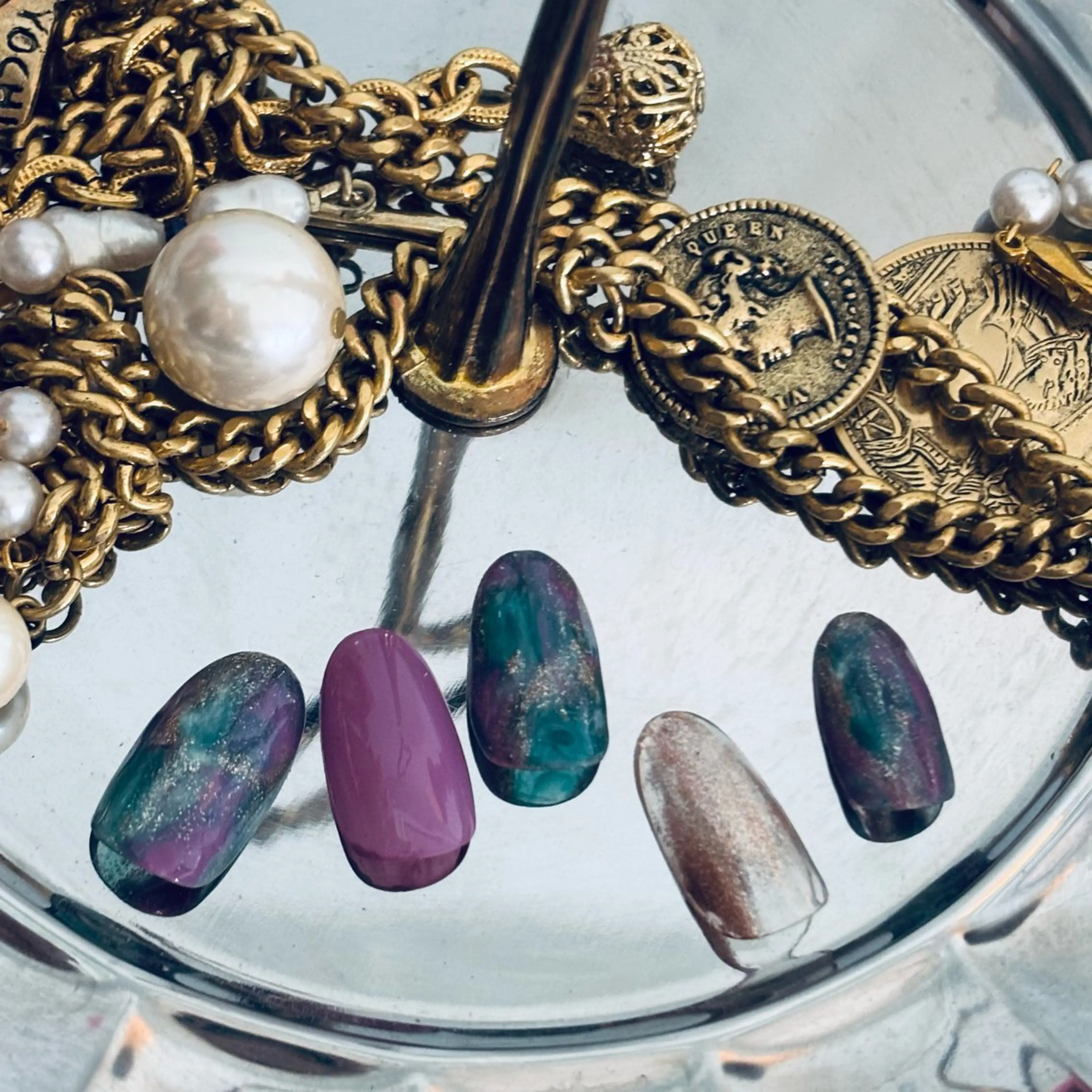 ネイル ゴールド グリーン ニュアンスネイル Nail&Spa SeaGlass所属・SeaGlass tomoのネイルデザイン