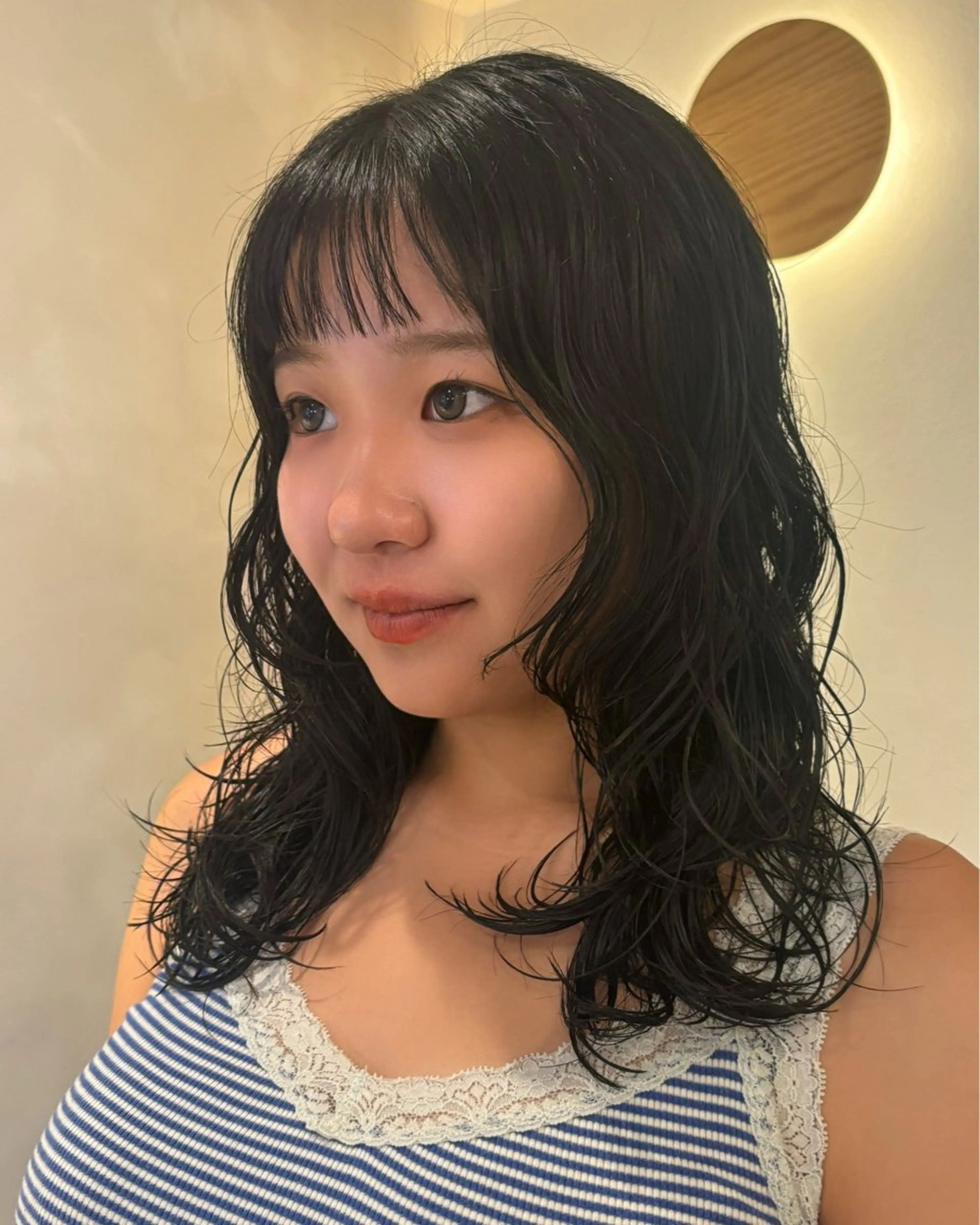 ミディアム パーマ ミディアムパーマ レイヤーカット カット パーマ シンバヒナノ/パーマ レイヤーカット/ボブのヘアスタイル