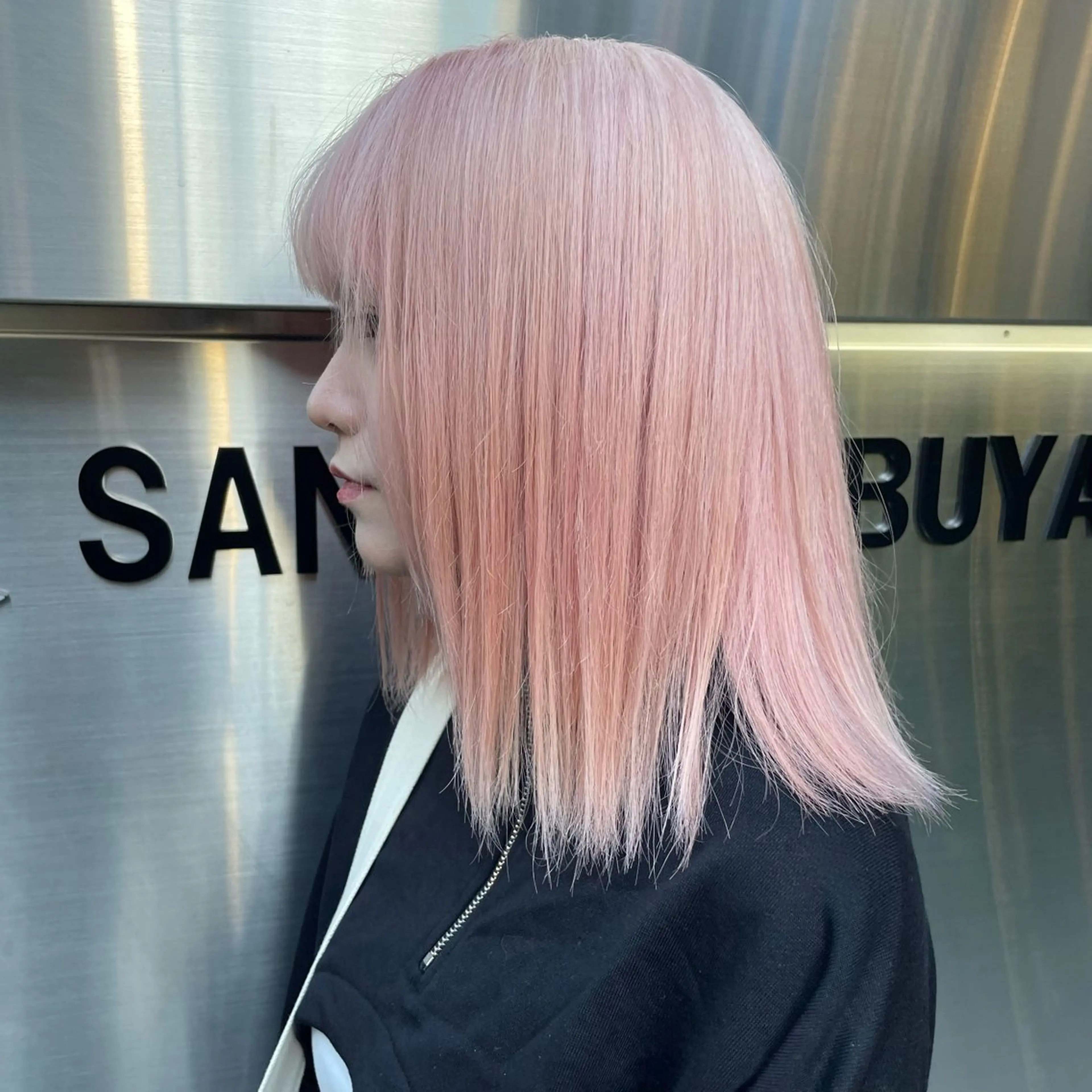 ミディアム カラー ピンクカラー ホワイト&レイヤーカ ットエクステ長畠俊輔のヘアスタイル