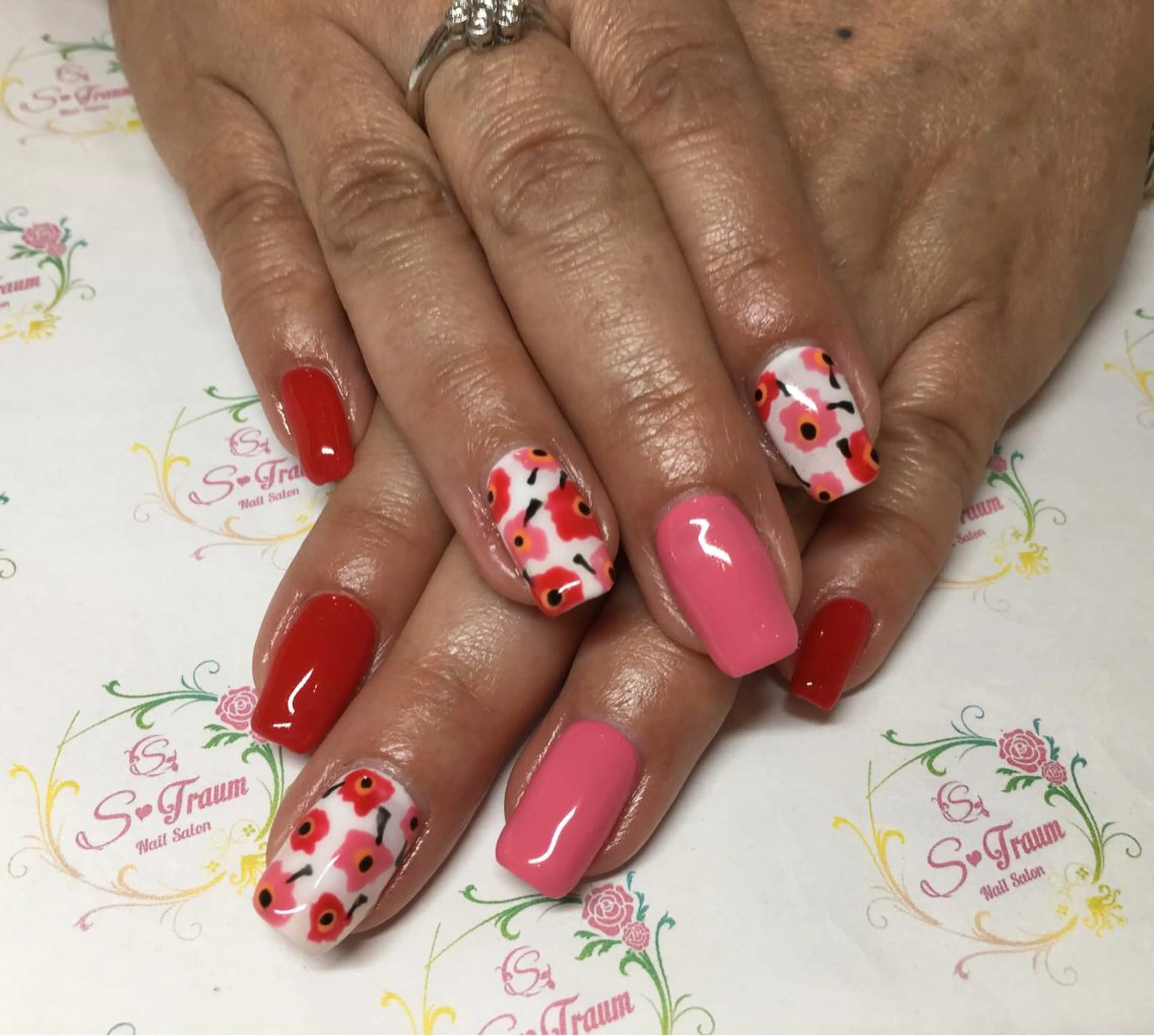 ネイル Nail Salon S-Traum所属・Nail Salon S-Traumのネイルデザイン