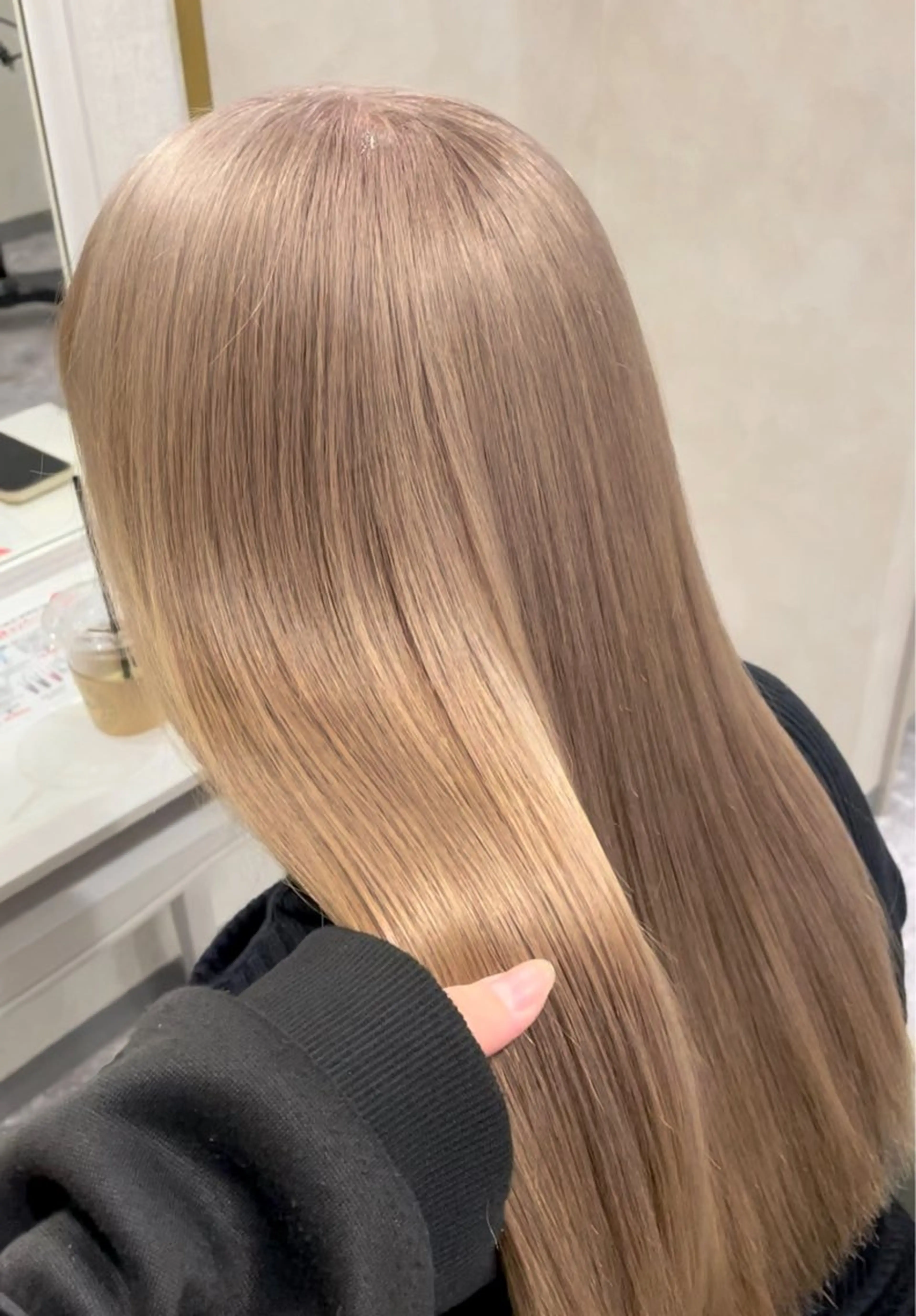 ロング wistell所属・ハイトーン/艶カラー sarina🩷のヘアスタイル