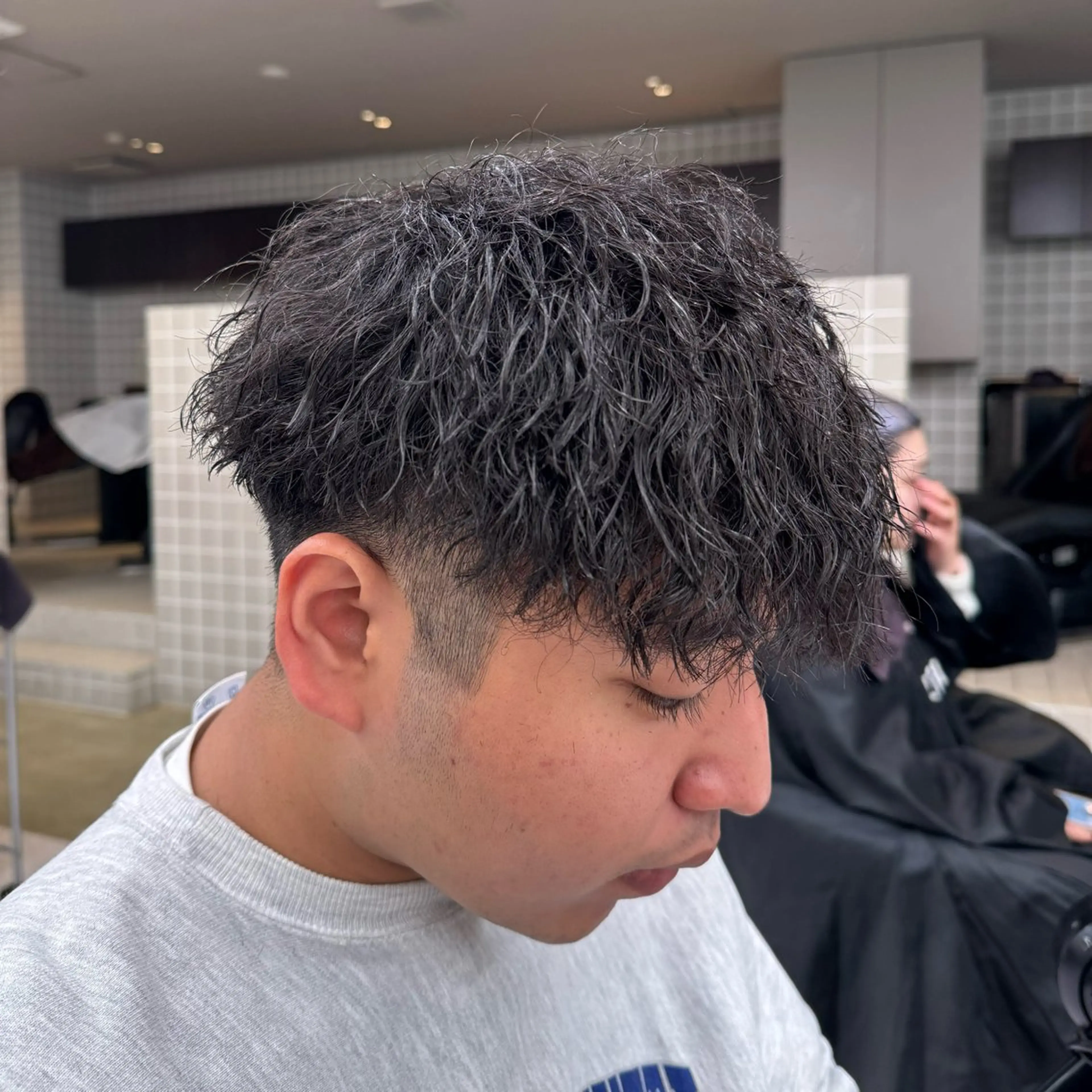 ショート パーマ ヘアアレンジ メンズ メンズパーマ 顔まわりカット の達人のヘアスタイル