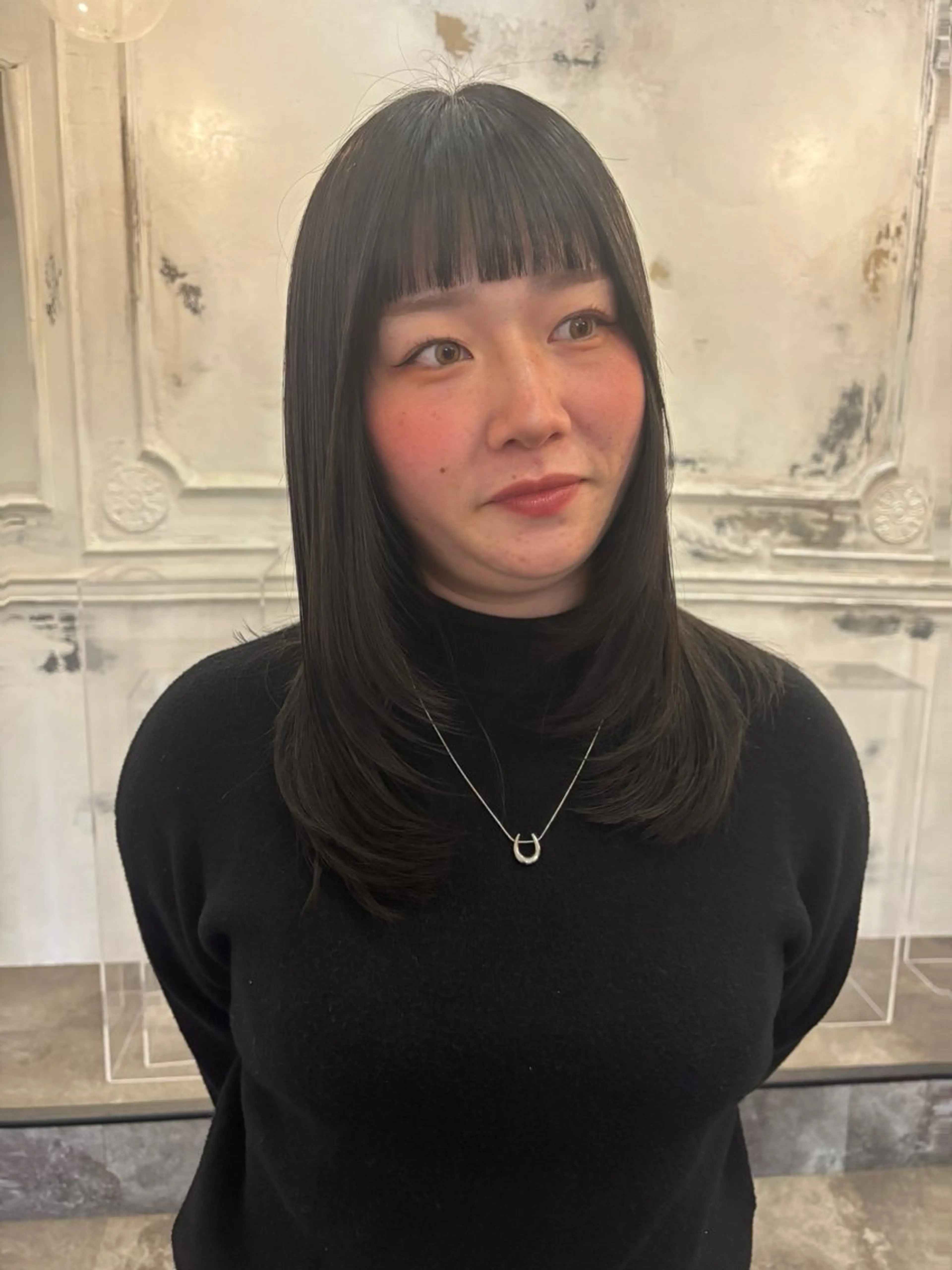 ミディアム レイヤーカット カット ヘアカラー comeghead 琴音のヘアスタイル