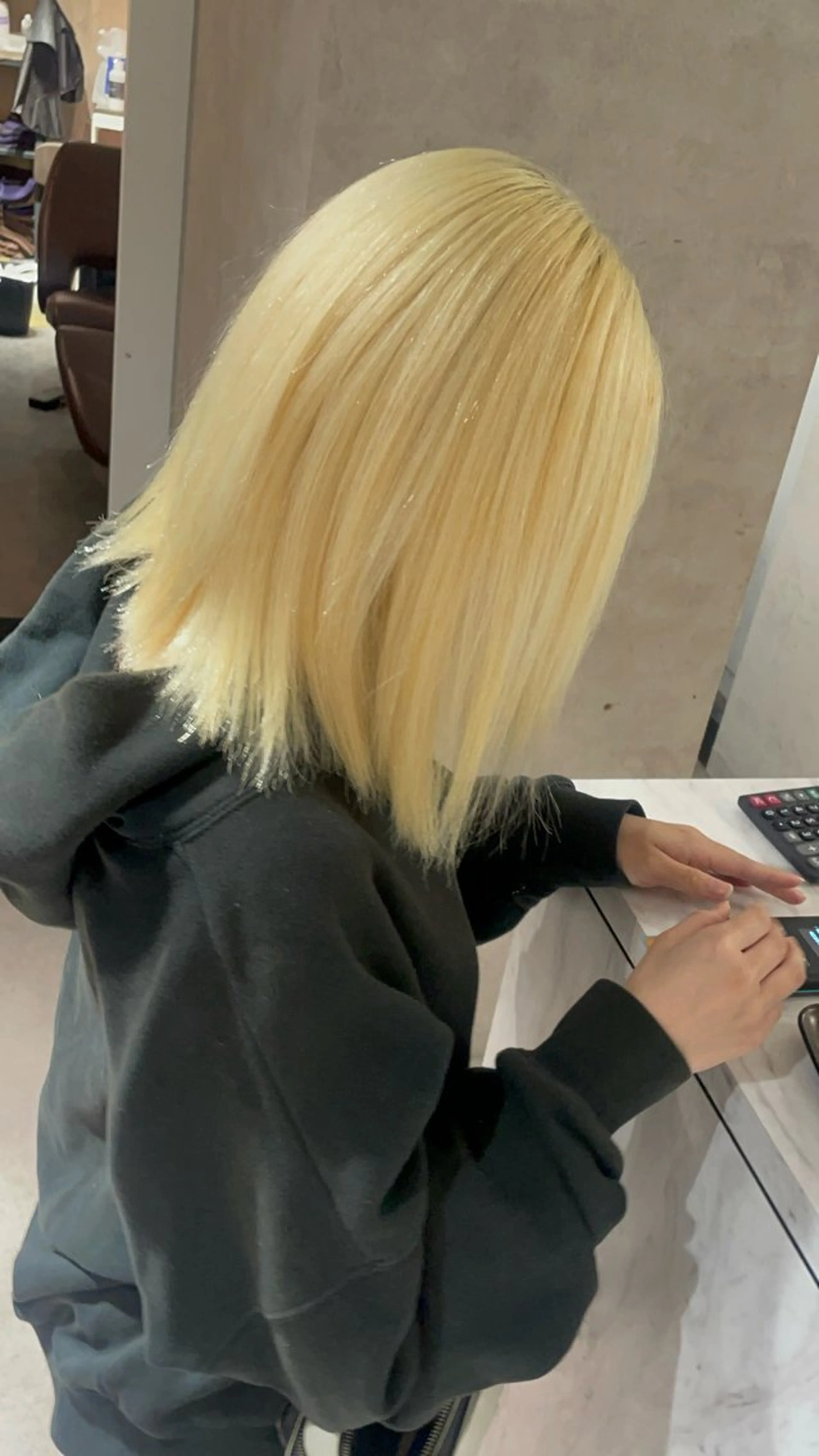 セミロング ヘアカラー 🇰🇷ハイトーン× 韓国レイヤー레이어드のヘアスタイル