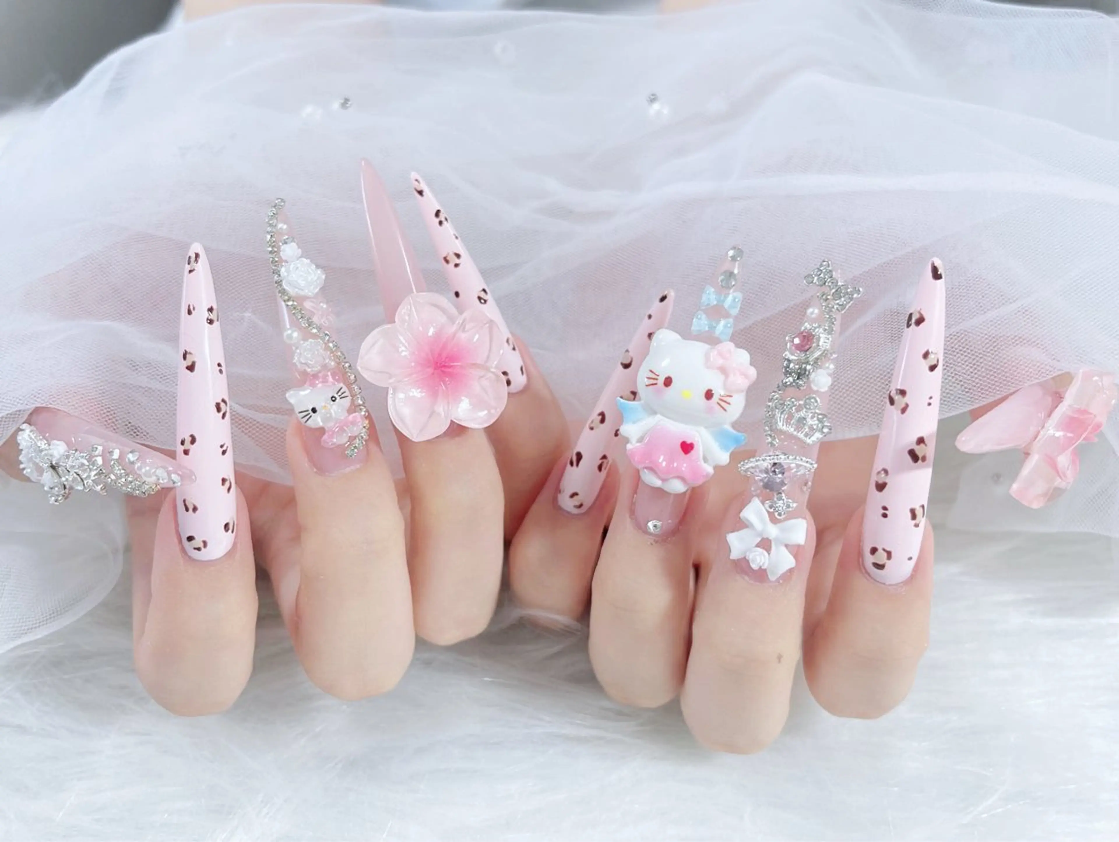 ネイル オーロラネイル クリアネイル フラッシュネイル ジェルネイル グラデーション ハンドネイル Amee Nailsalonのネイルデザイン
