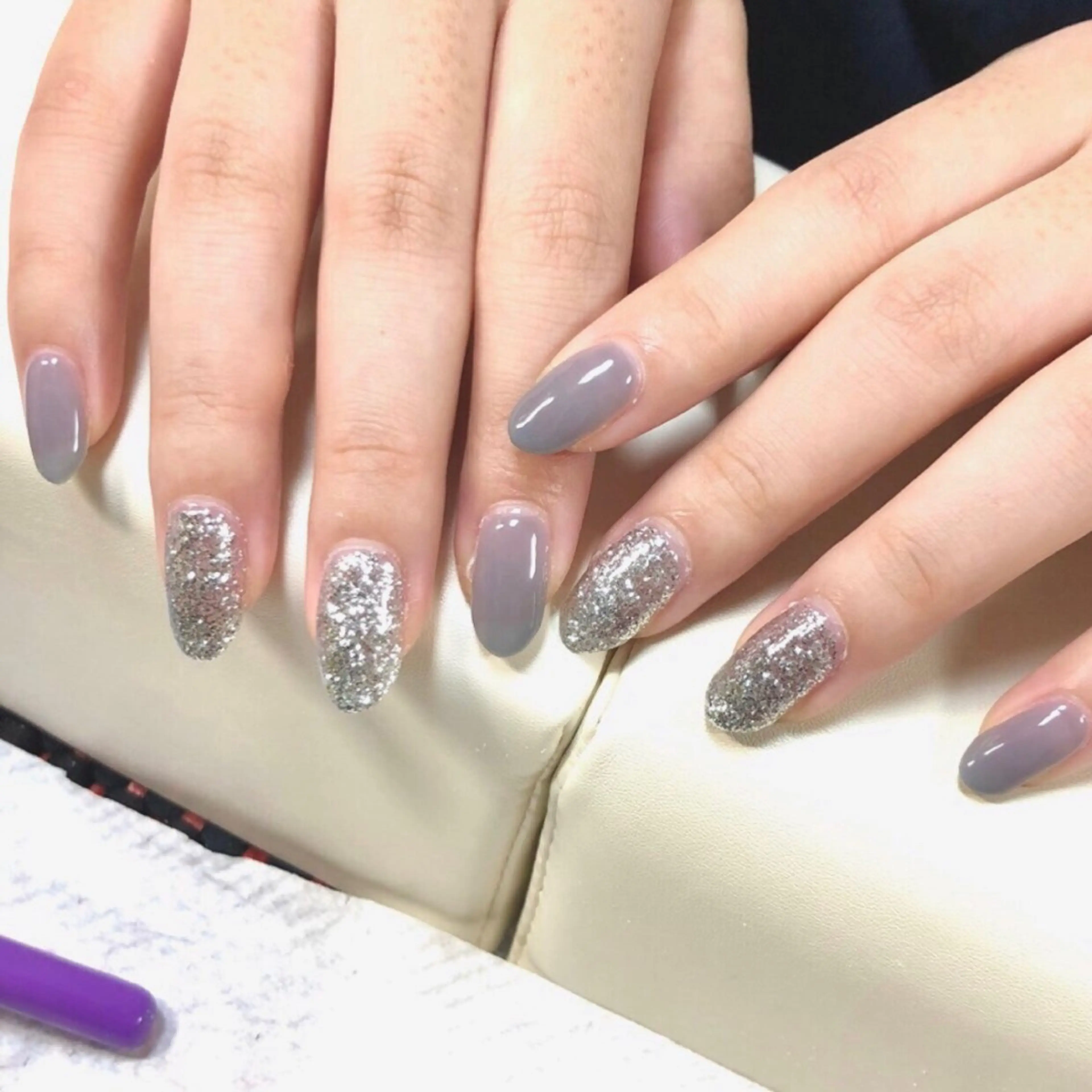 ネイル ブルー キラキラネイル ワンカラーネイル シンプルネイル ハンドネイル meeho所属・salon *meehoのネイルデザイン