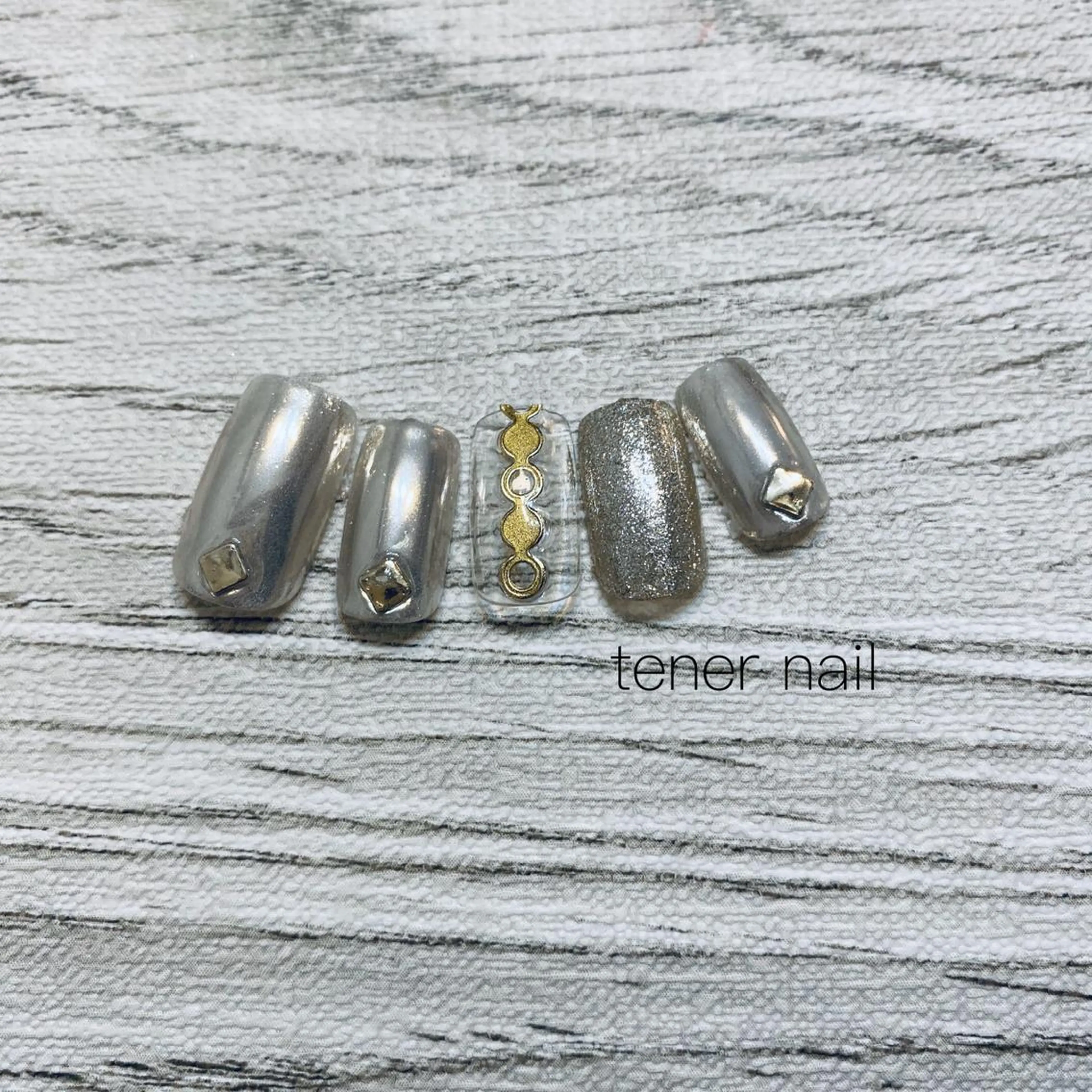 ネイル ラメ(グリッター) ミラーネイル tener  nail  テネルネイル所属・テネルネイル tener nailのネイルデザイン