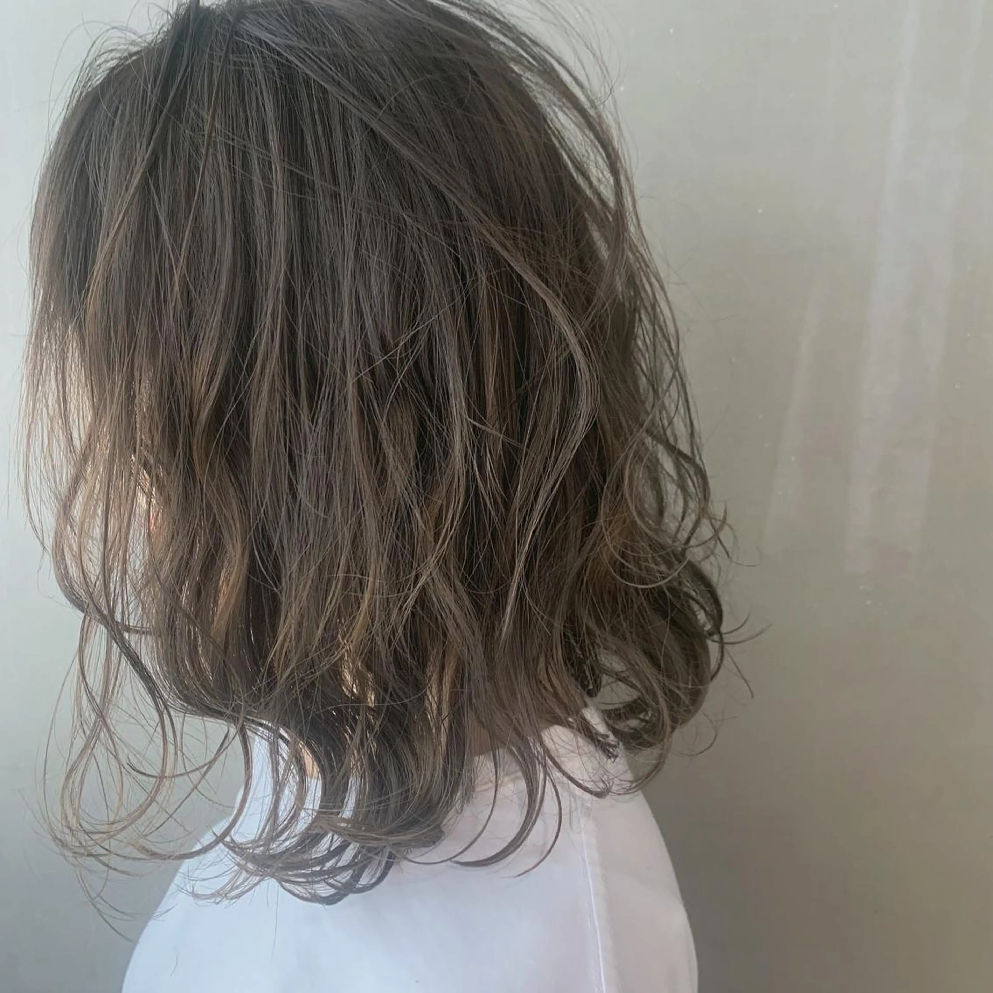 ミディアム カラー SALOWIN梅田茶屋町店所属・ウルフレイヤーカット /チヒロのヘアスタイル