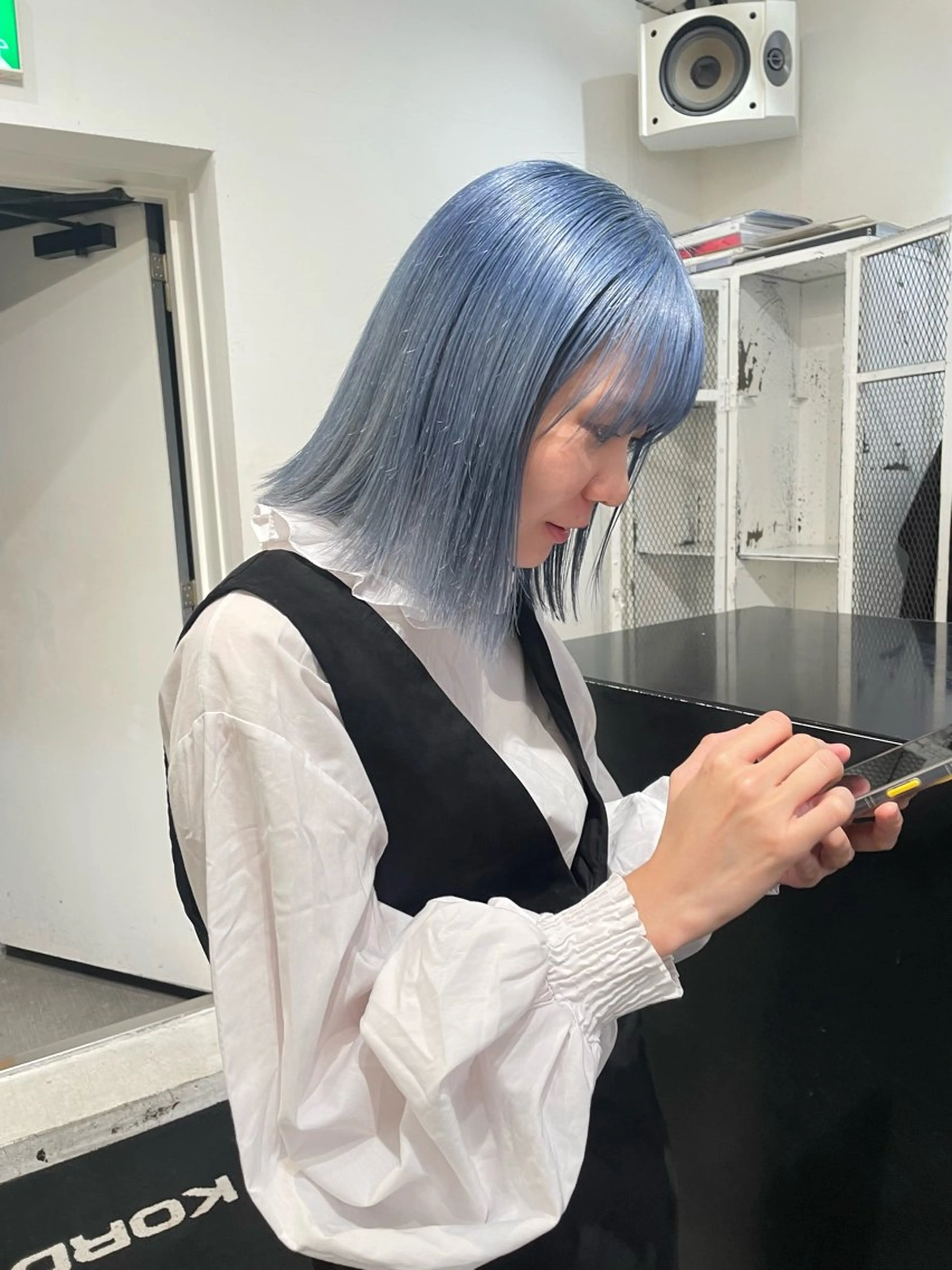 ミディアム カラー ヘアアレンジ ブリーチ ブルーカラー カット ヘアカラー トリートメント 艶ハイトーン/ヘア アレンジAYAKAのヘアスタイル