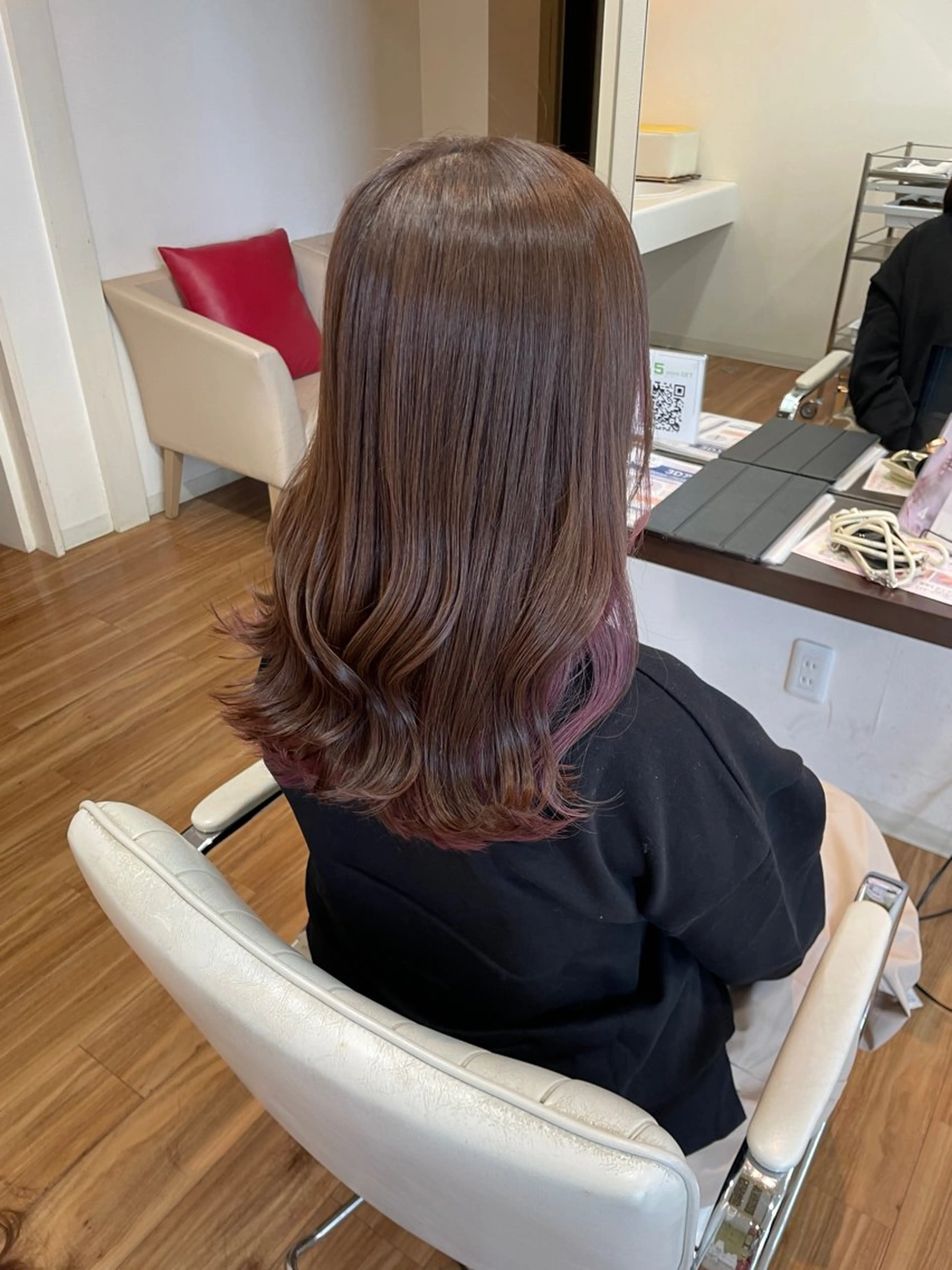 ミディアム カット ヘアカラー 平田 華菜のヘアスタイル