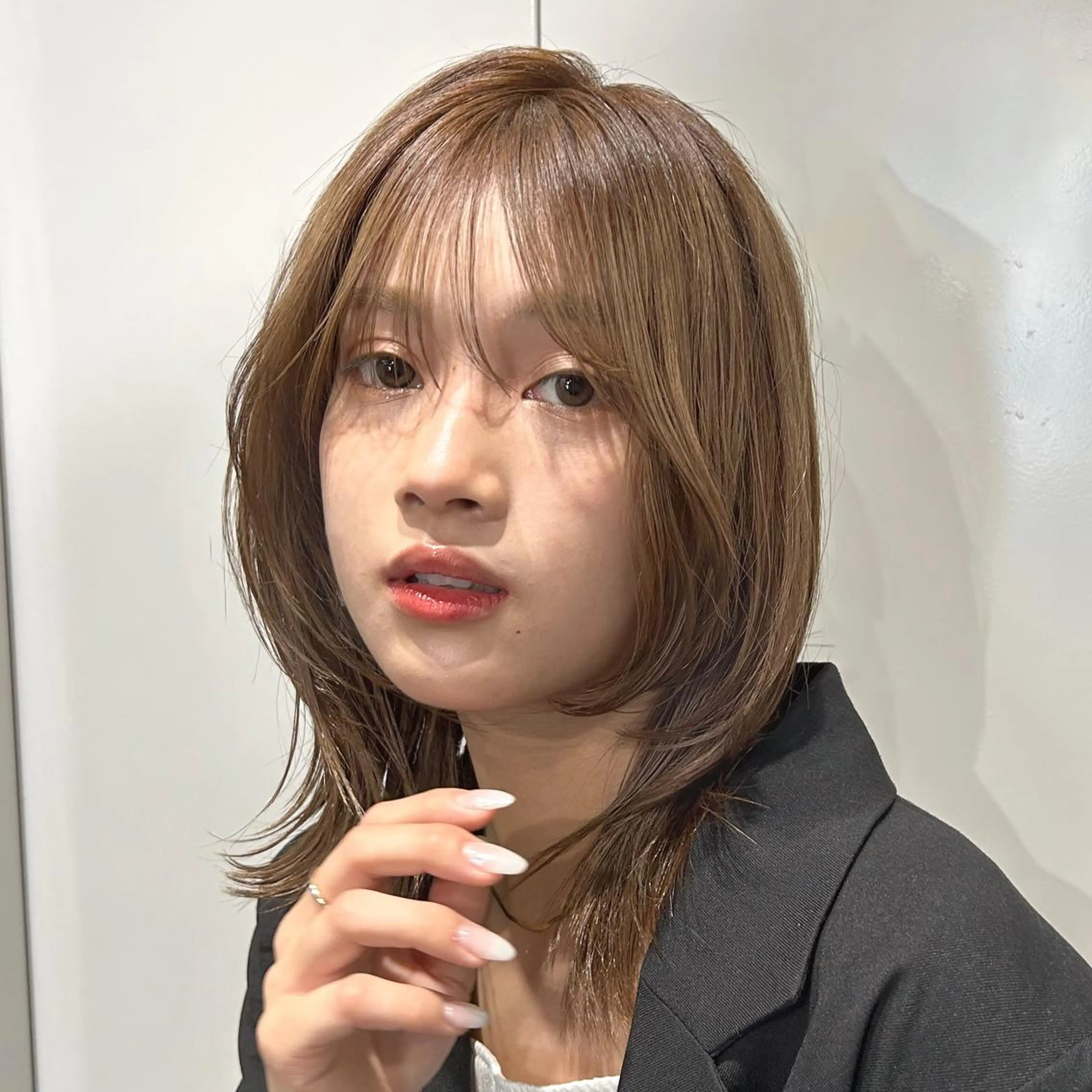 ミディアム カラー ベージュカラー フォギーベージュ Lien by kiitos所属・韓国ヘア×レイヤー カット/上田丈也のヘアスタイル