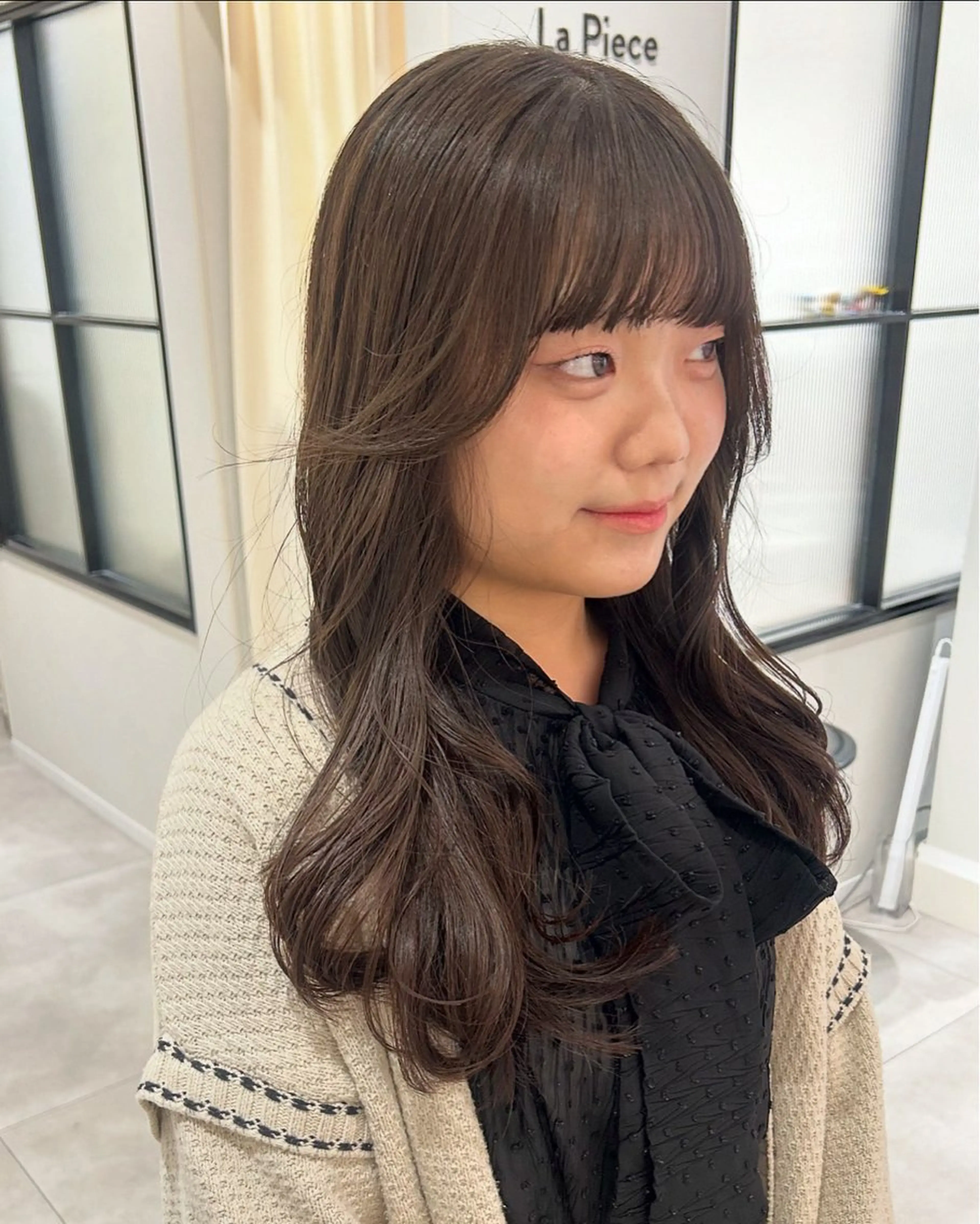 セミロング カラー ベージュカラー オリーブベージュ カット ヘアカラー オリーブベージュ/ ブリーチなし透明感のヘアスタイル