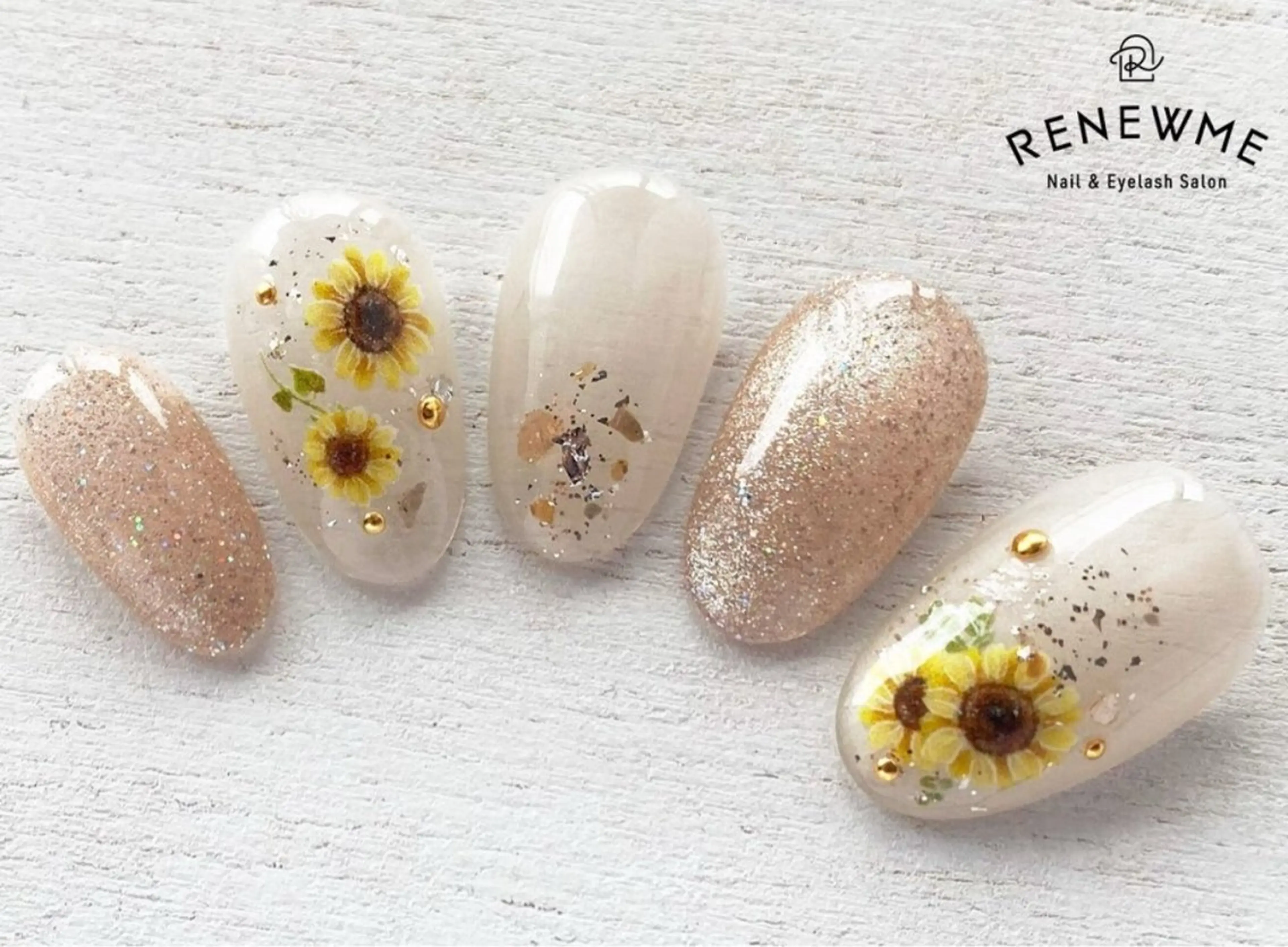 ネイル レニューム祖師ヶ谷大蔵店所属・RENEWME Senaのネイルデザイン