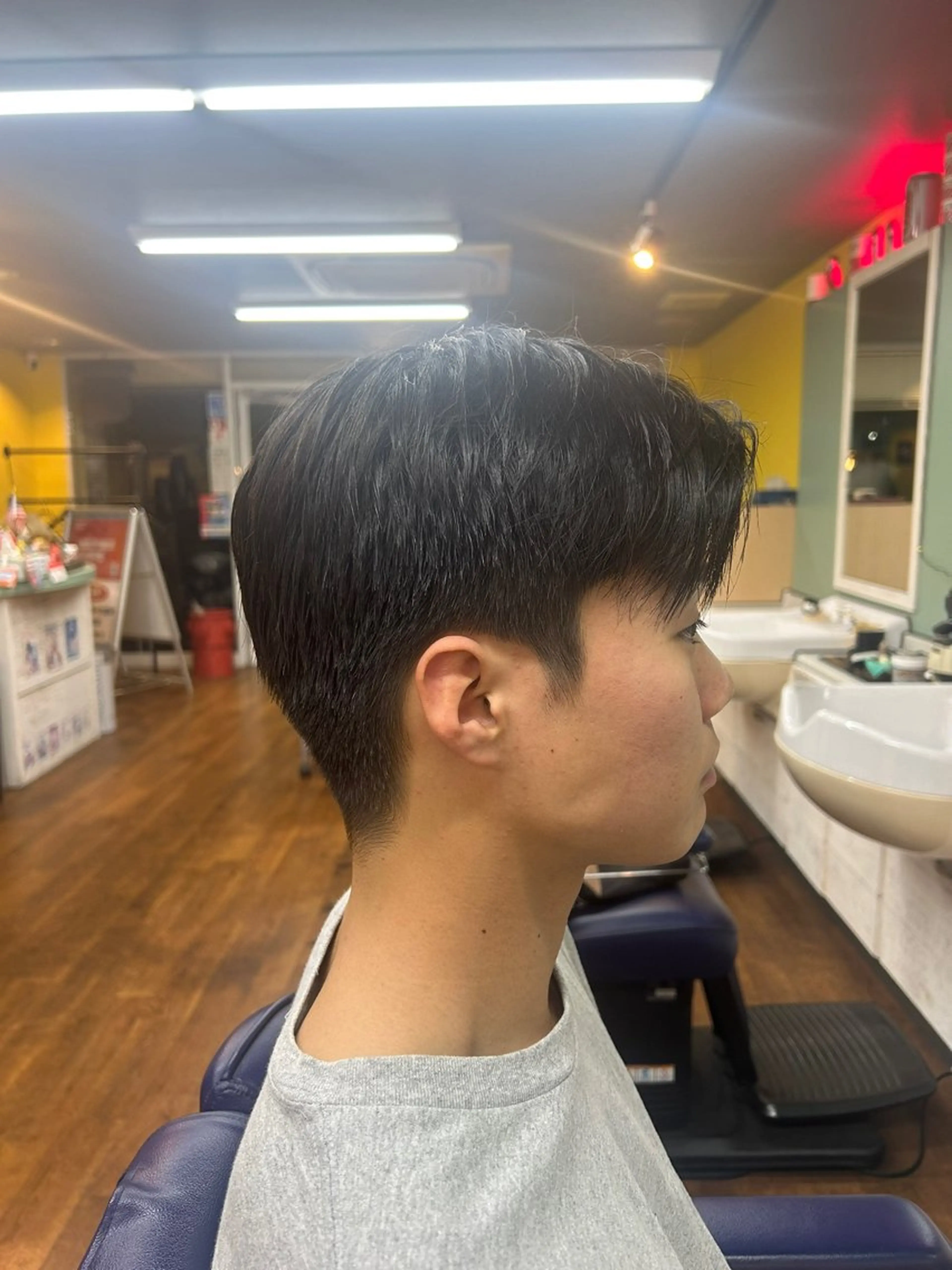 ショート メンズ 刈り上げ ブラケン 恵太　アンソニーのヘアスタイル