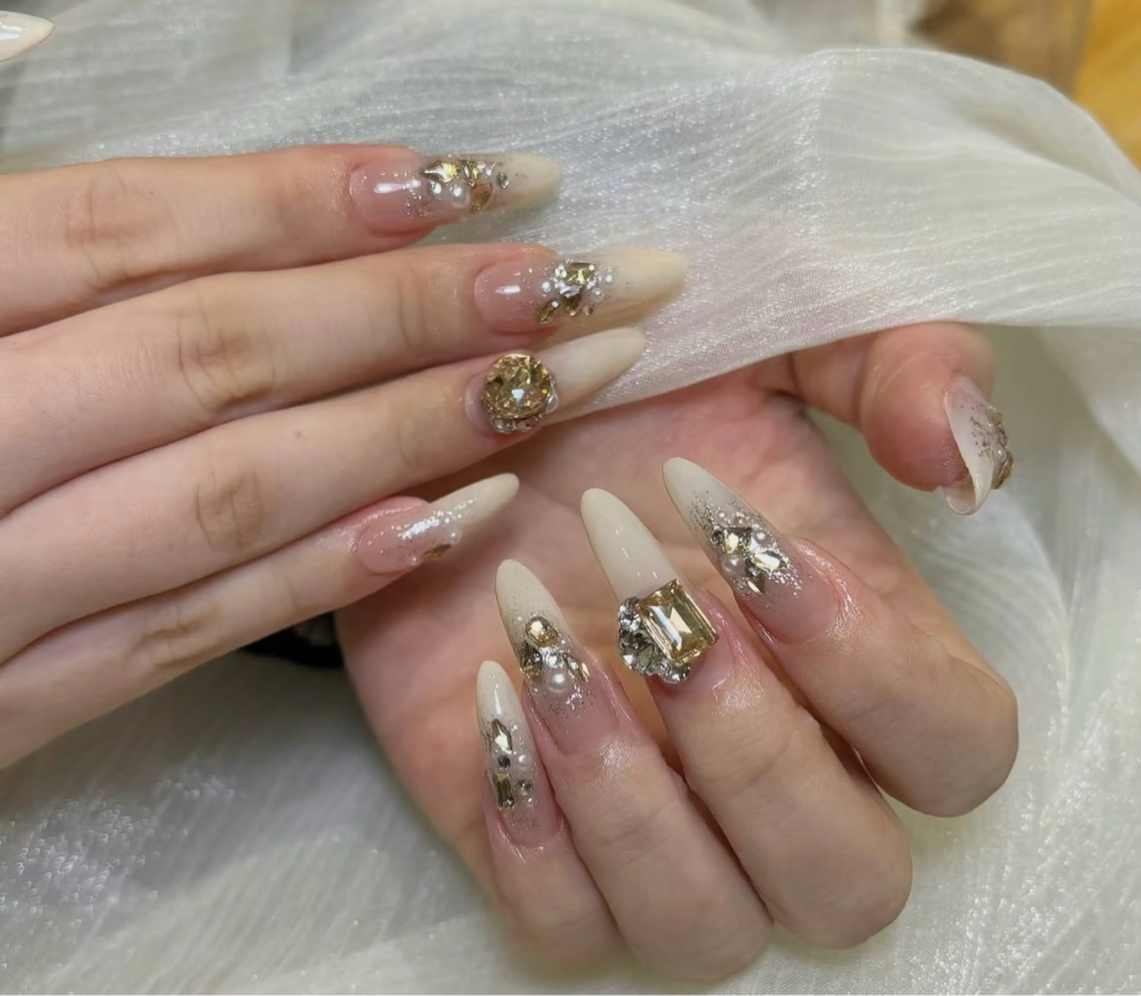 セミロング ハンドネイル ハンドケア 一其 サロンのネイルデザイン