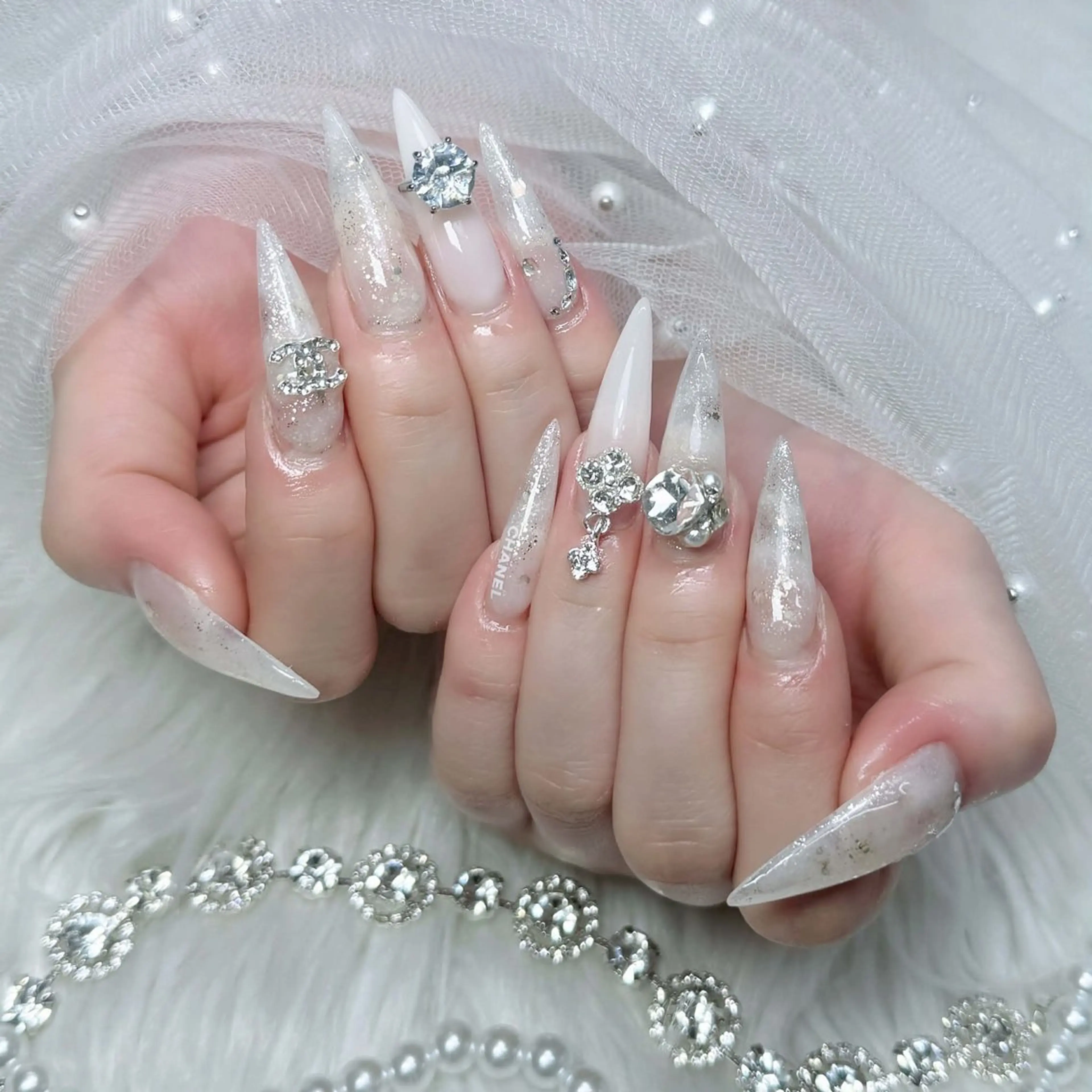 ネイル ハンドネイル ハンドケア いちご chan novaのネイルデザイン