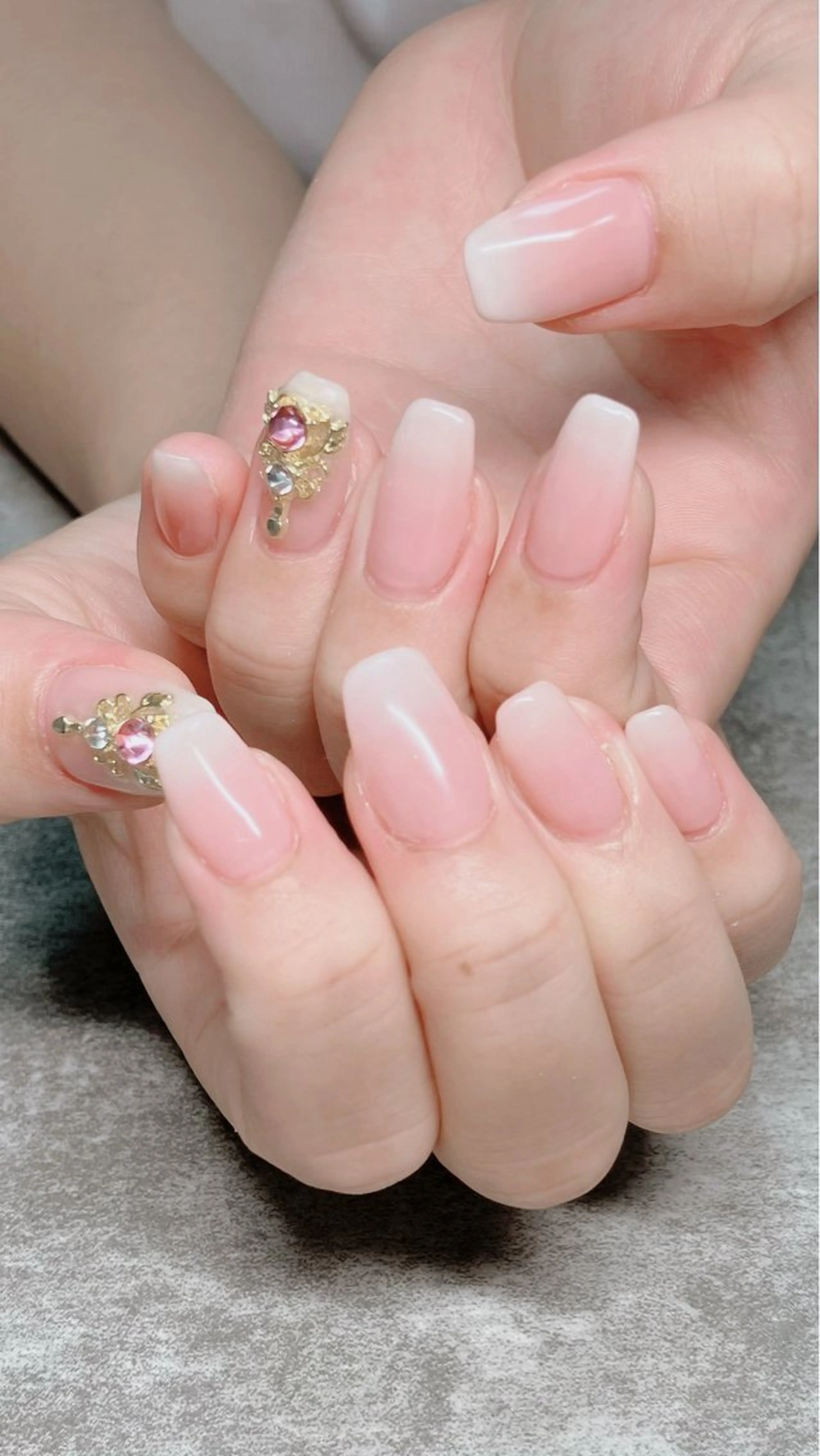 ネイル haleyume所属・shino🌟 痛ネイルのネイルデザイン