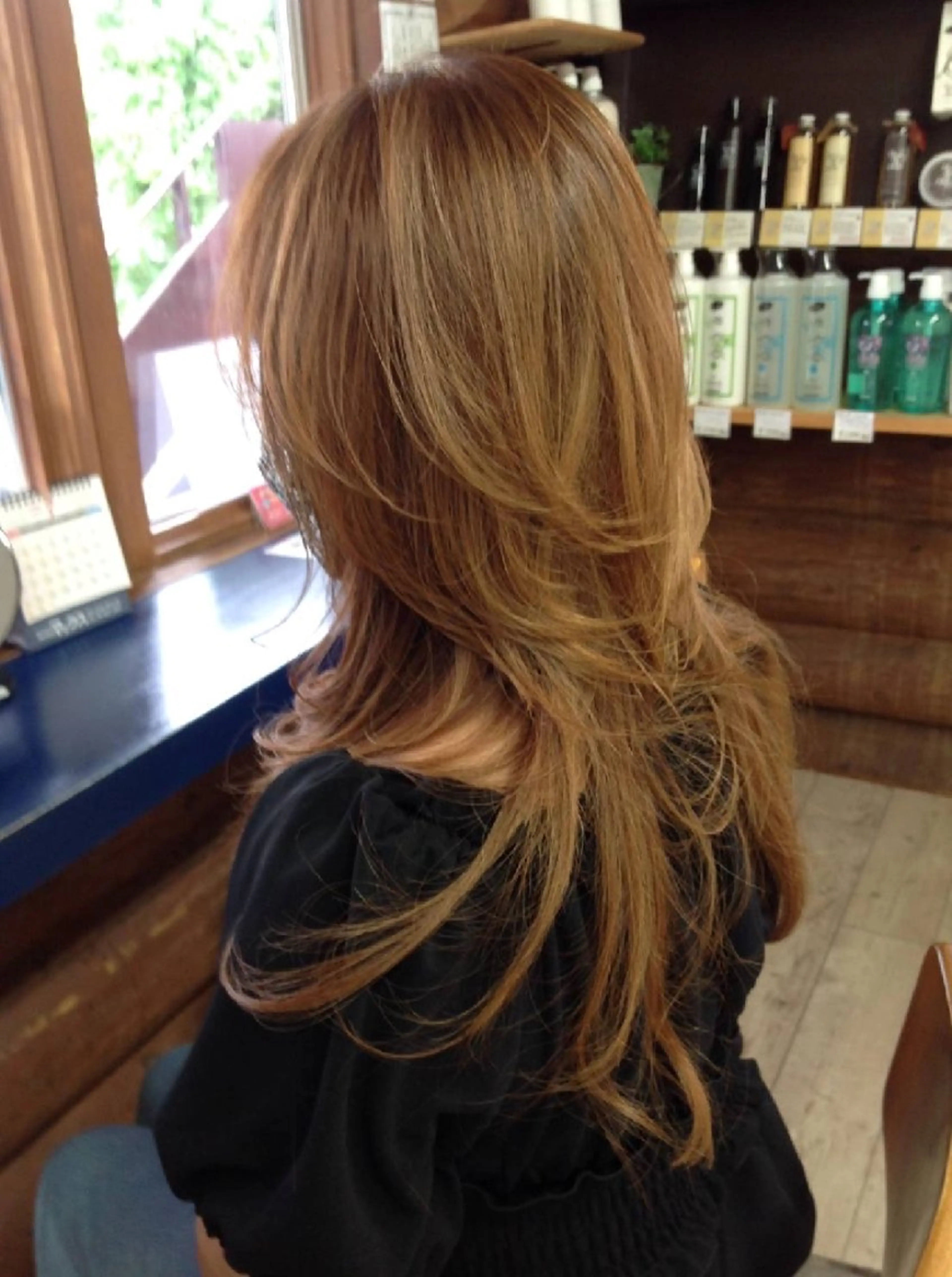 ロング 岡本 小百合のヘアスタイル