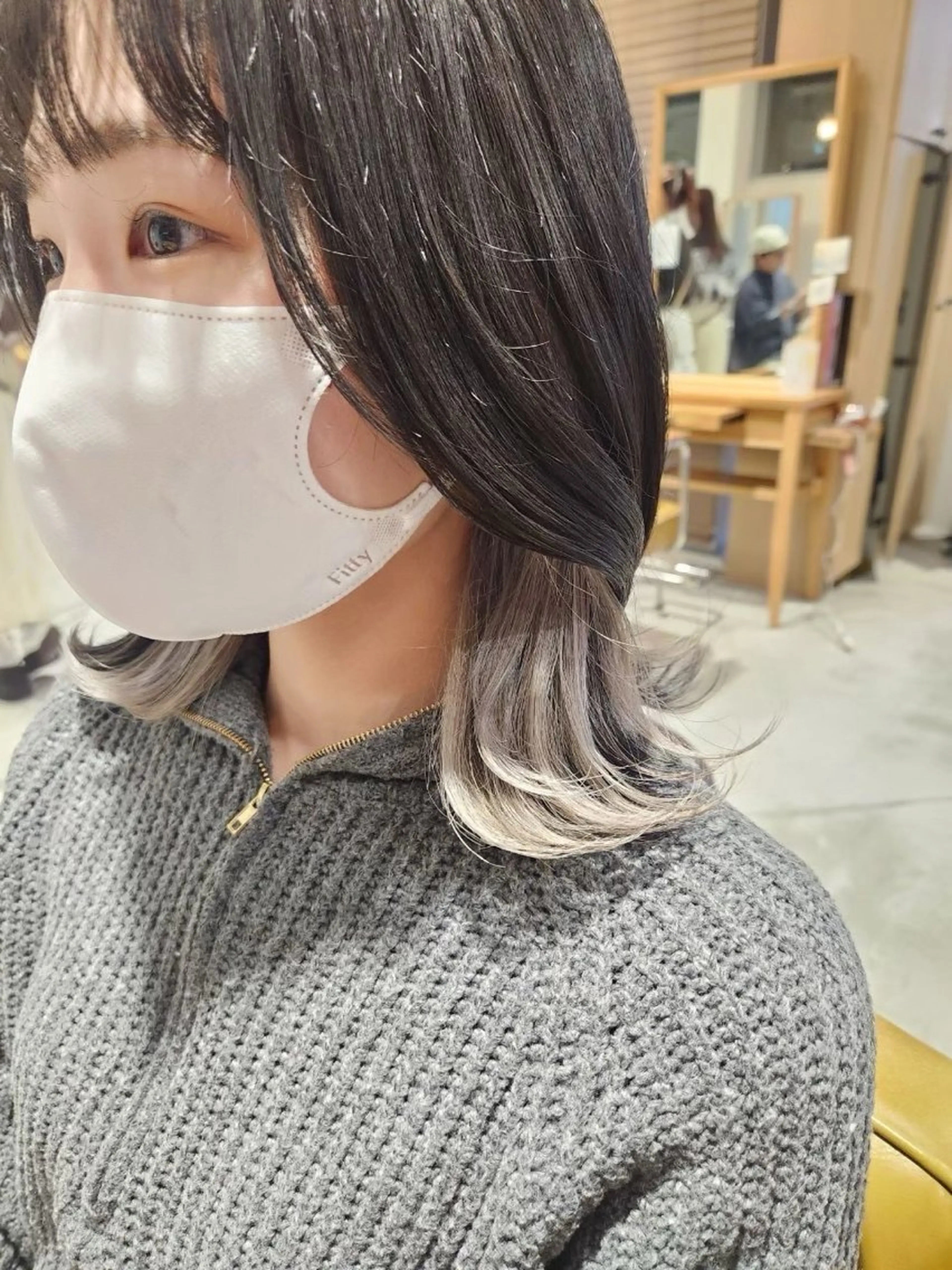 ミディアム カラー 黒髪 インナーカラー シルバー たけだ ゆうほのヘアスタイル