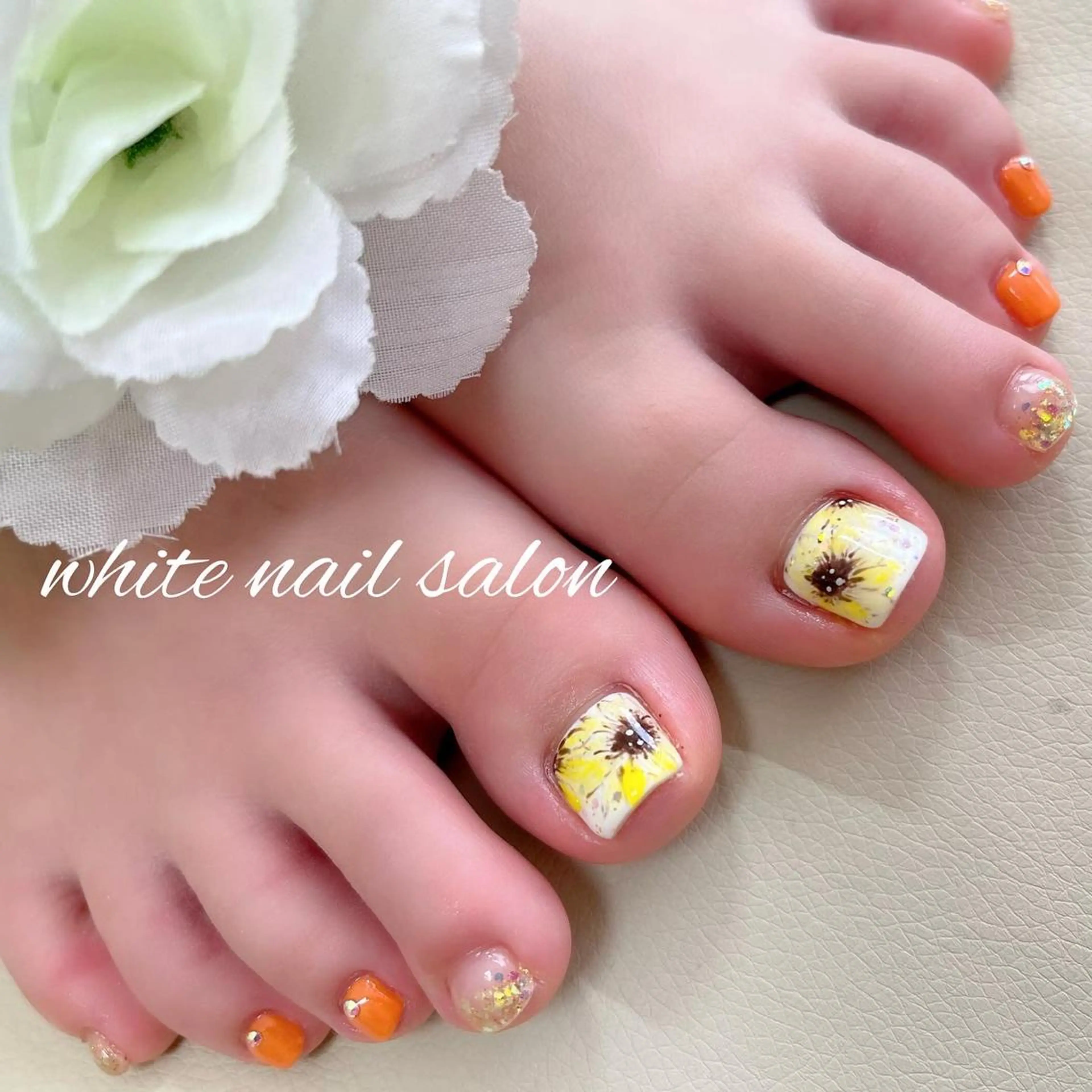 ネイル フットネイル ジェルネイル ハードジェル ラメ(グリッター) 持ち込み フットネイル white nail salonのネイルデザイン