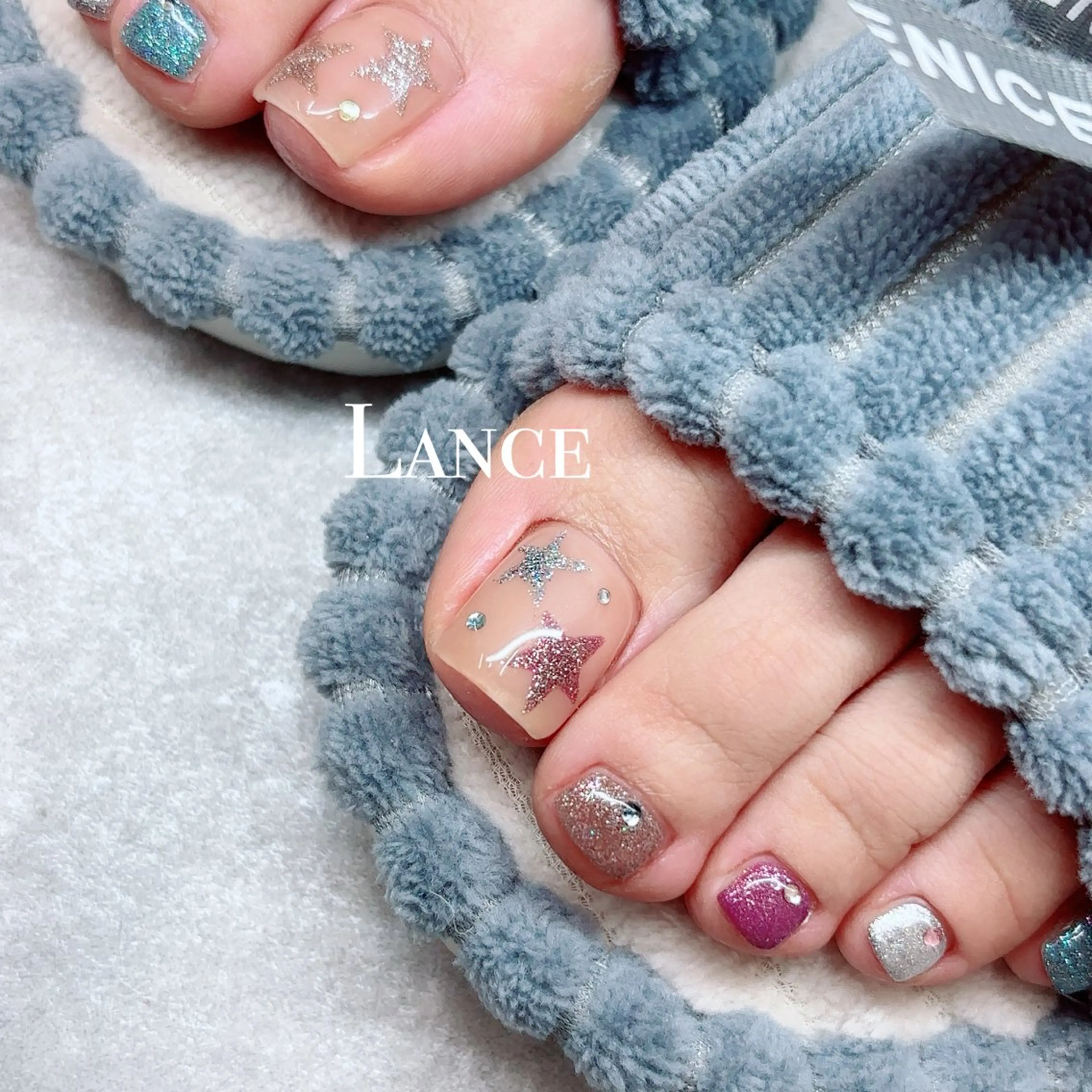 ネイル オーロラネイル ブルー フットネイル 氷ネイル・うるうるネイル キラキラネイル フットネイル Lance nailのネイルデザイン