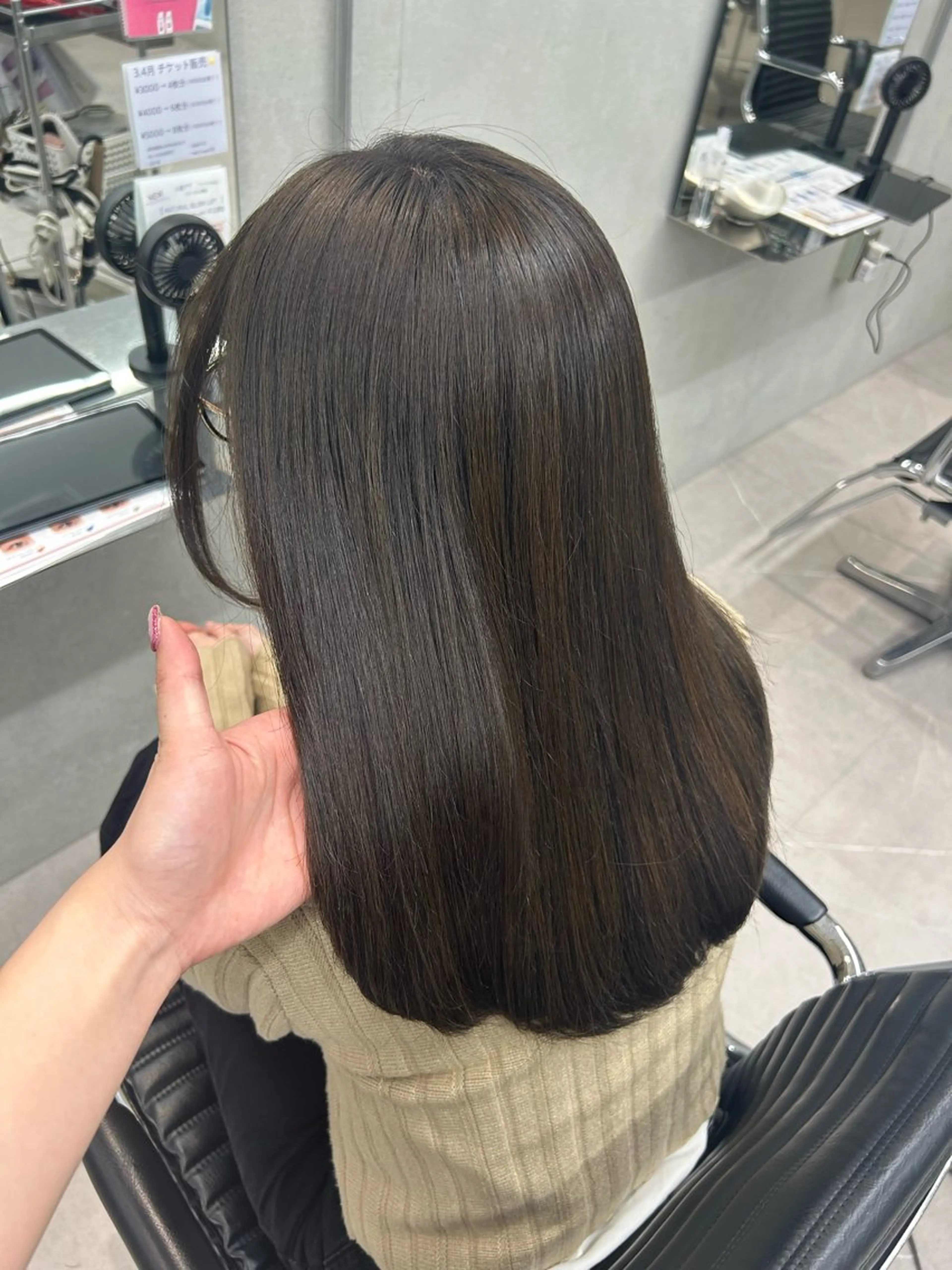 カラー ブラウンカラー オリーブブラウン IO イオリのヘアスタイル