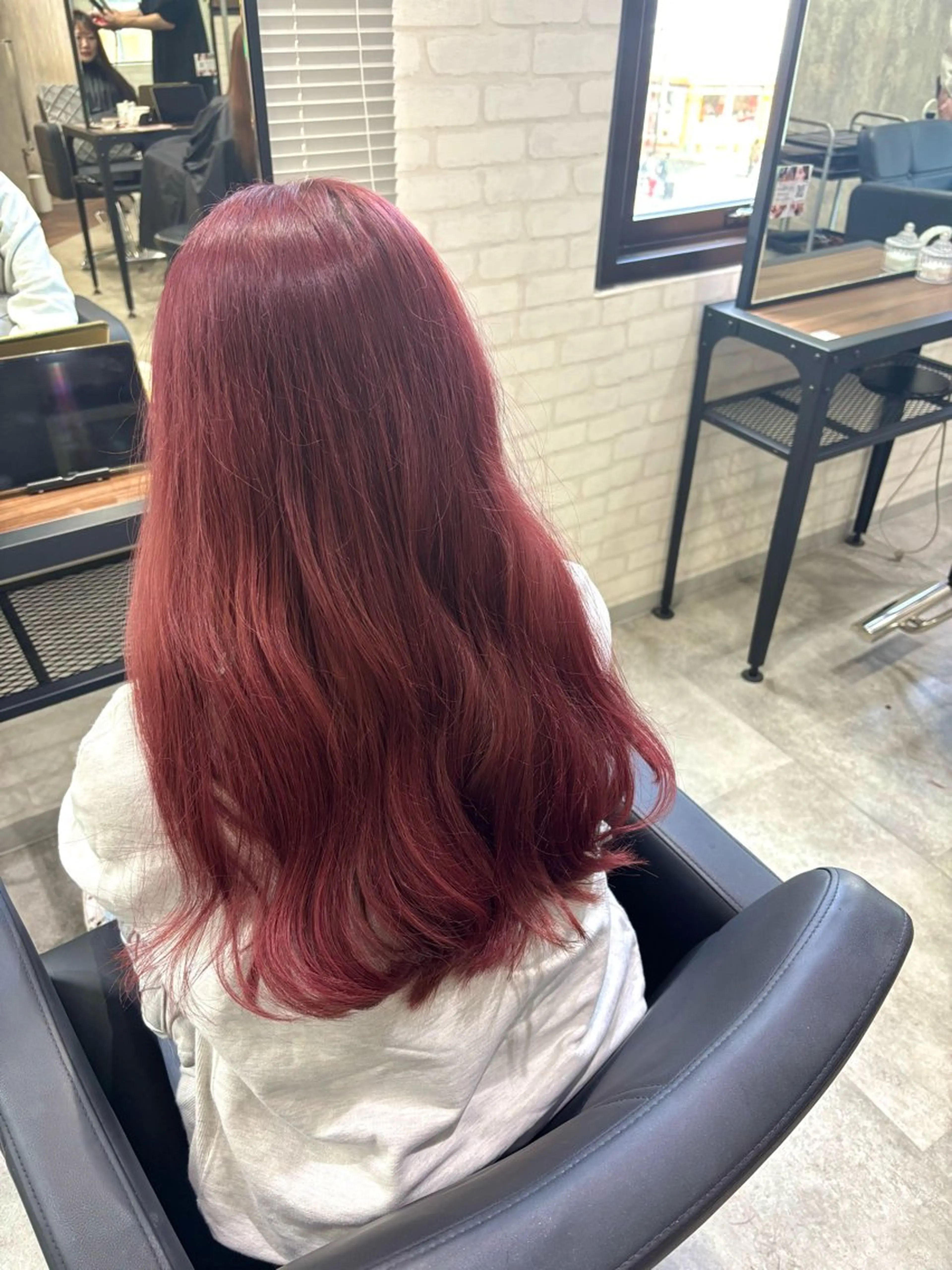 セミロング カラー ブリーチ ブラウンカラー ダブルカラー レッドカラー レッドブラウン ヘアカラー トリートメント 詩乃 暖色系🎀レイヤーのヘアスタイル