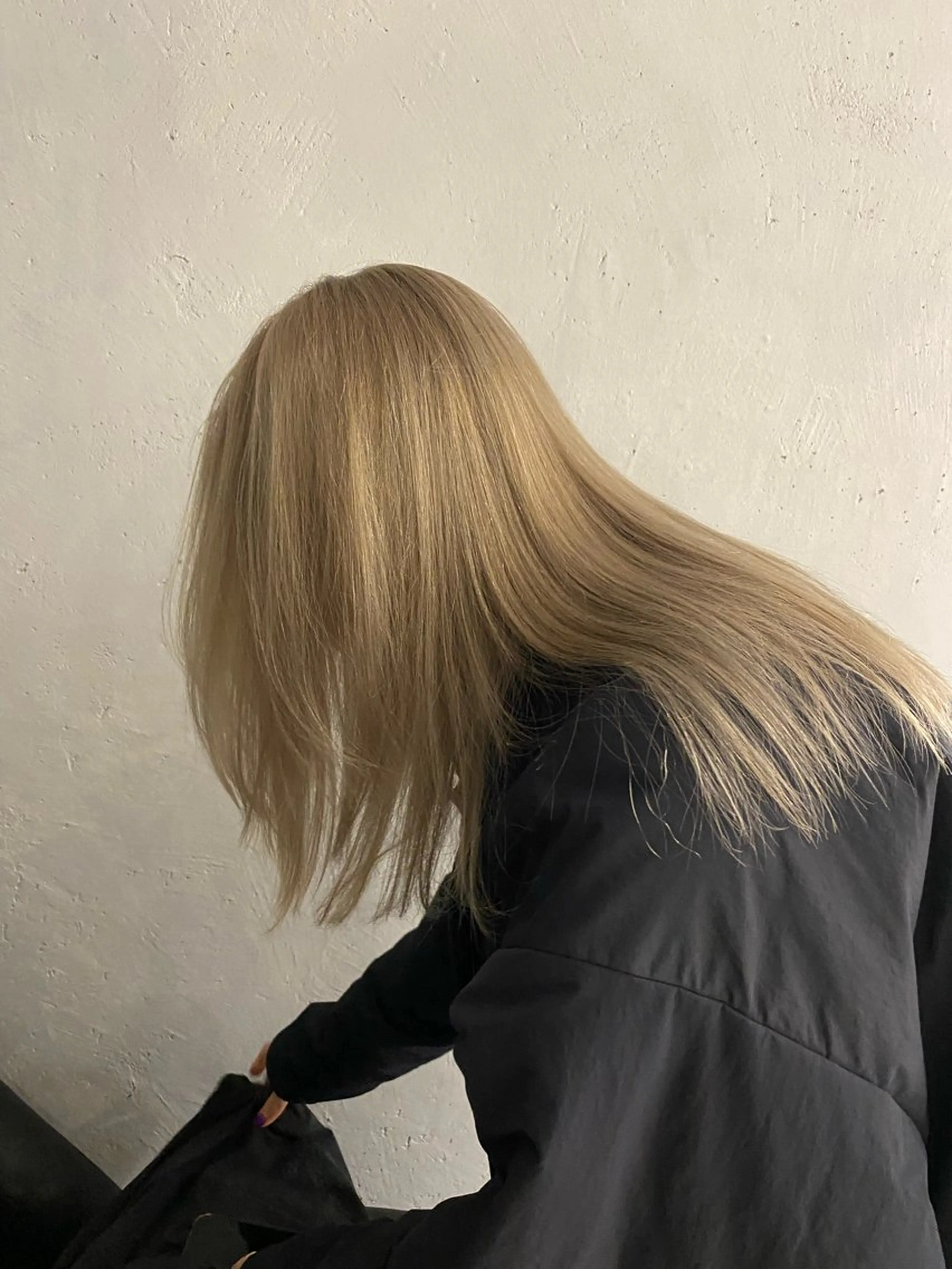 セミロング カラー ベージュカラー ブリーチ ダブルカラー ミルクティーベージュ ヘアカラー トリートメント 吉武 茂暉のヘアスタイル