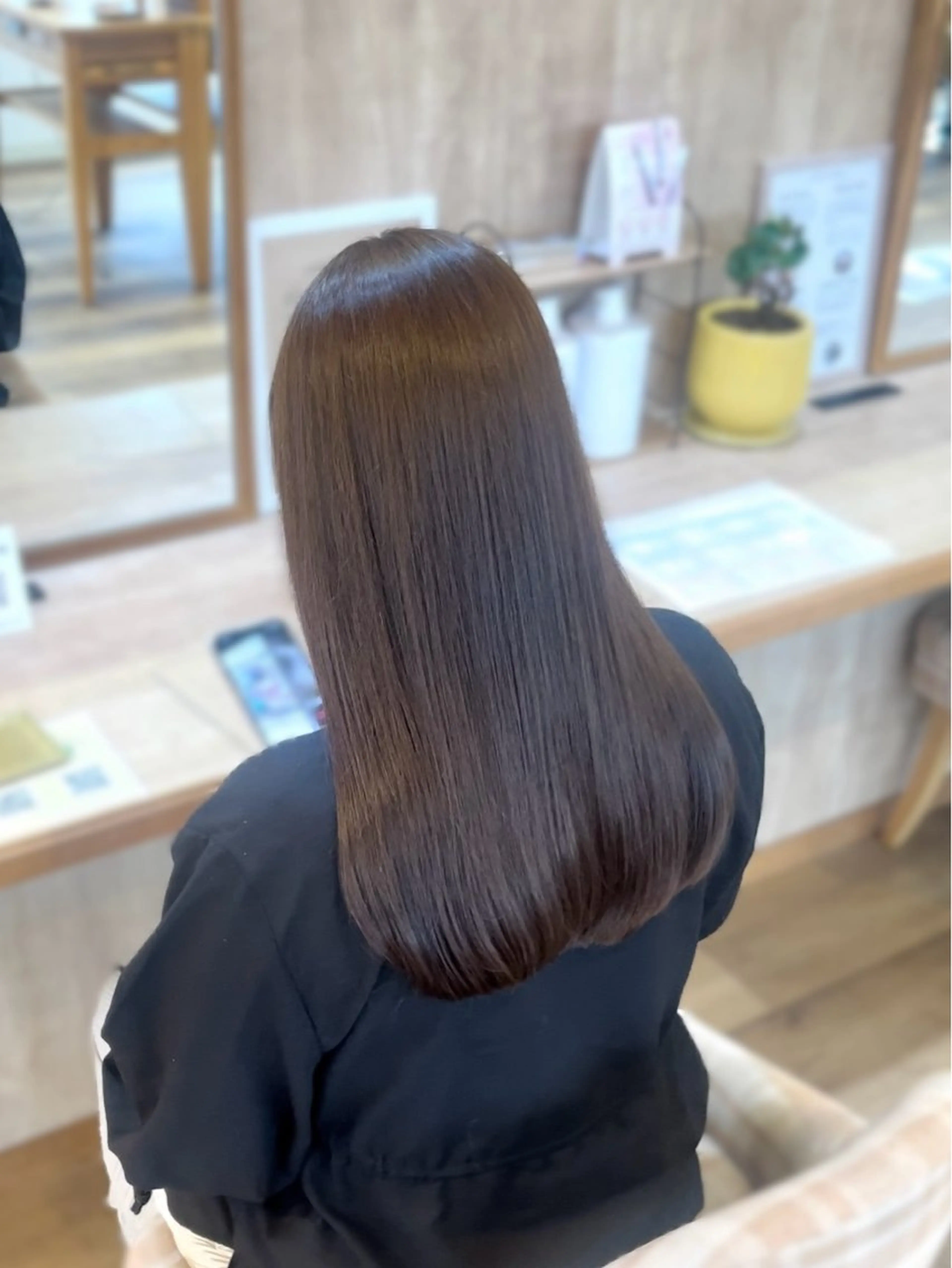 セミロング くびれヘア 顔まわりレイヤー 顔周りカット 髪質改善 韓国風ヘア カット ヘアカラー トリートメント 宮本 楓のヘアスタイル