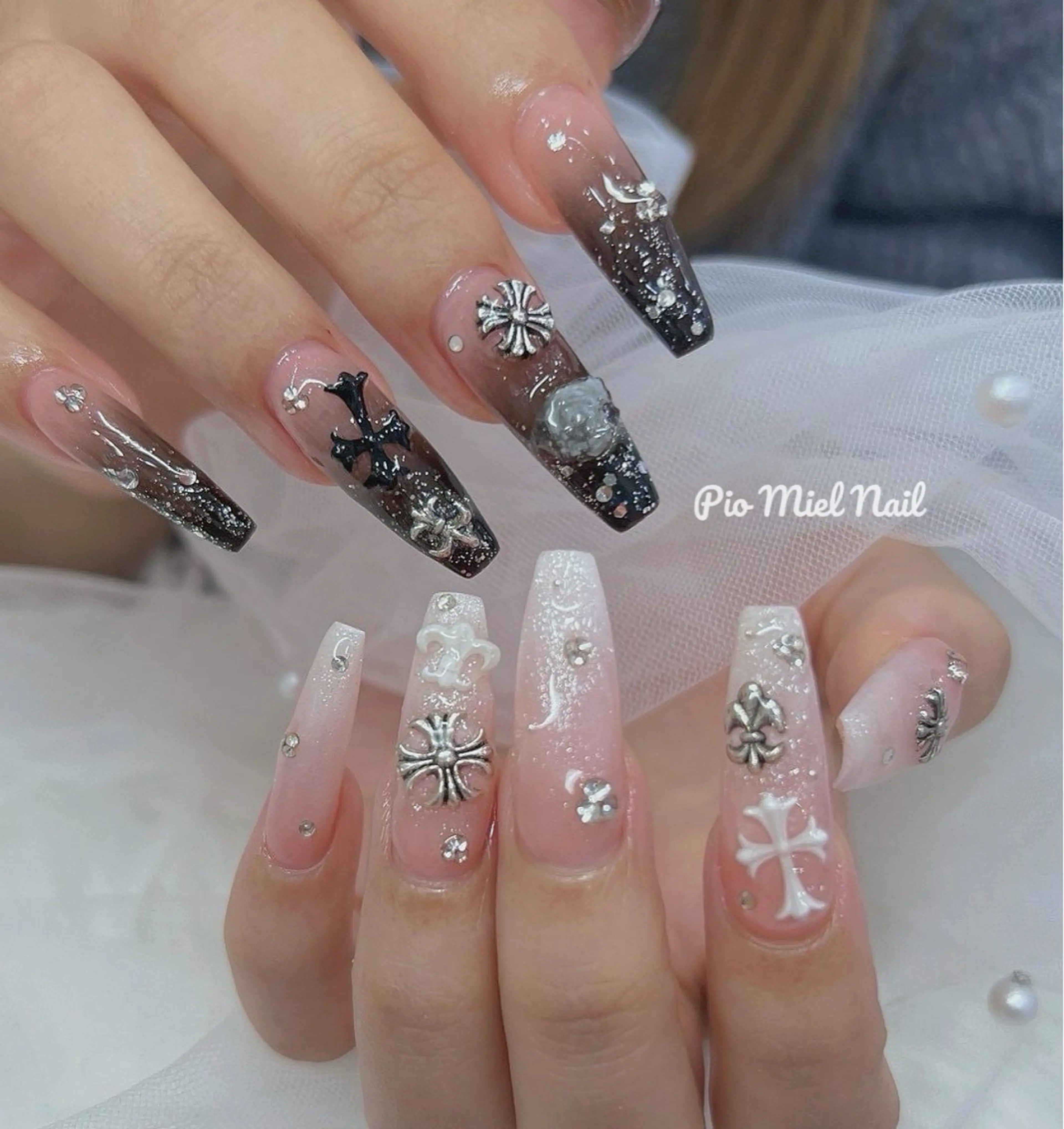 ネイル グラデーション ロングネイル ホワイト ハンドネイル HANA 長さだしのネイルデザイン