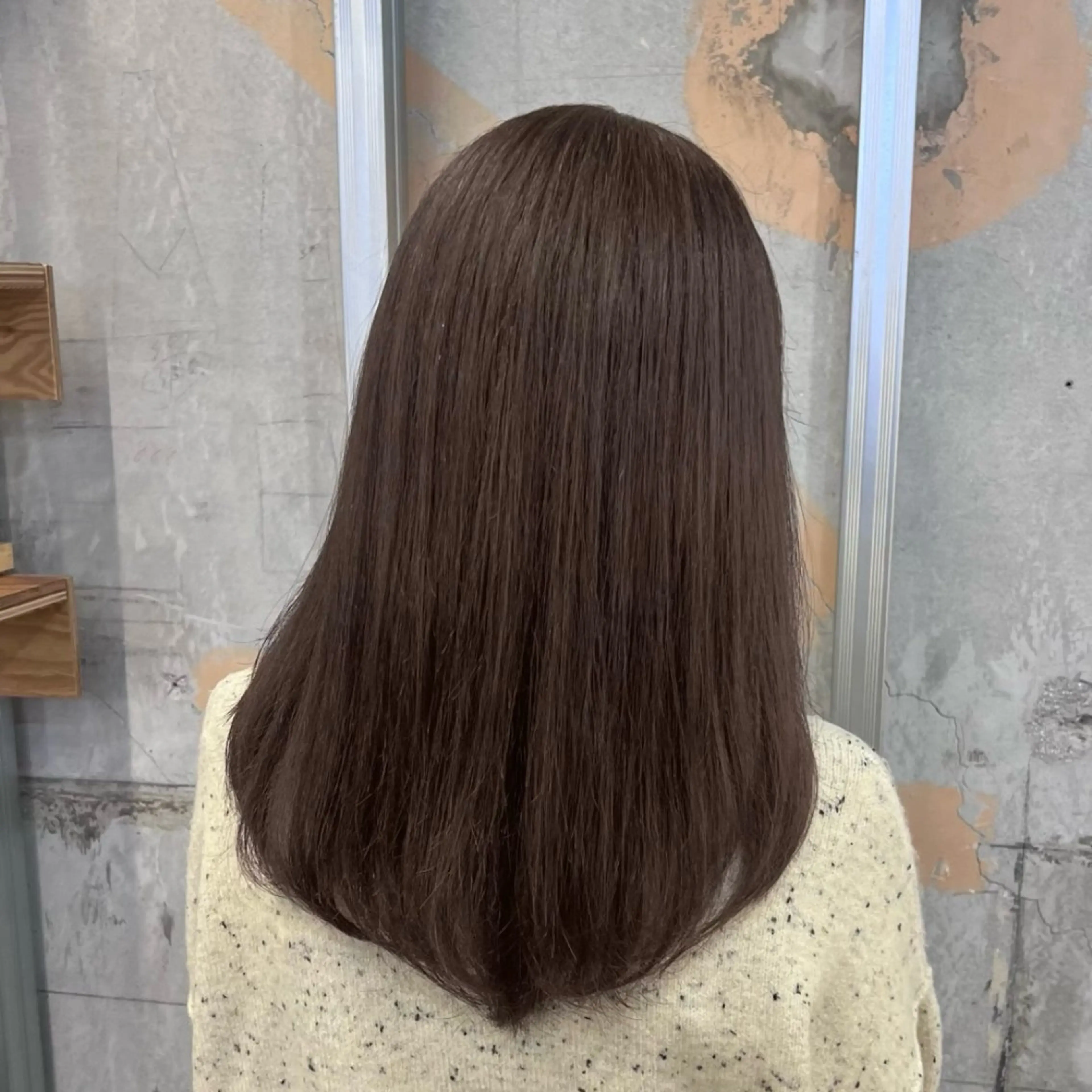 ロング カラー パーマ アッシュ アッシュグレー アッシュグレージュ ベージュカラー 黒髪 カット ヘアカラー トリートメント ブリーチなし/ ベージュ/akiraのヘアスタイル