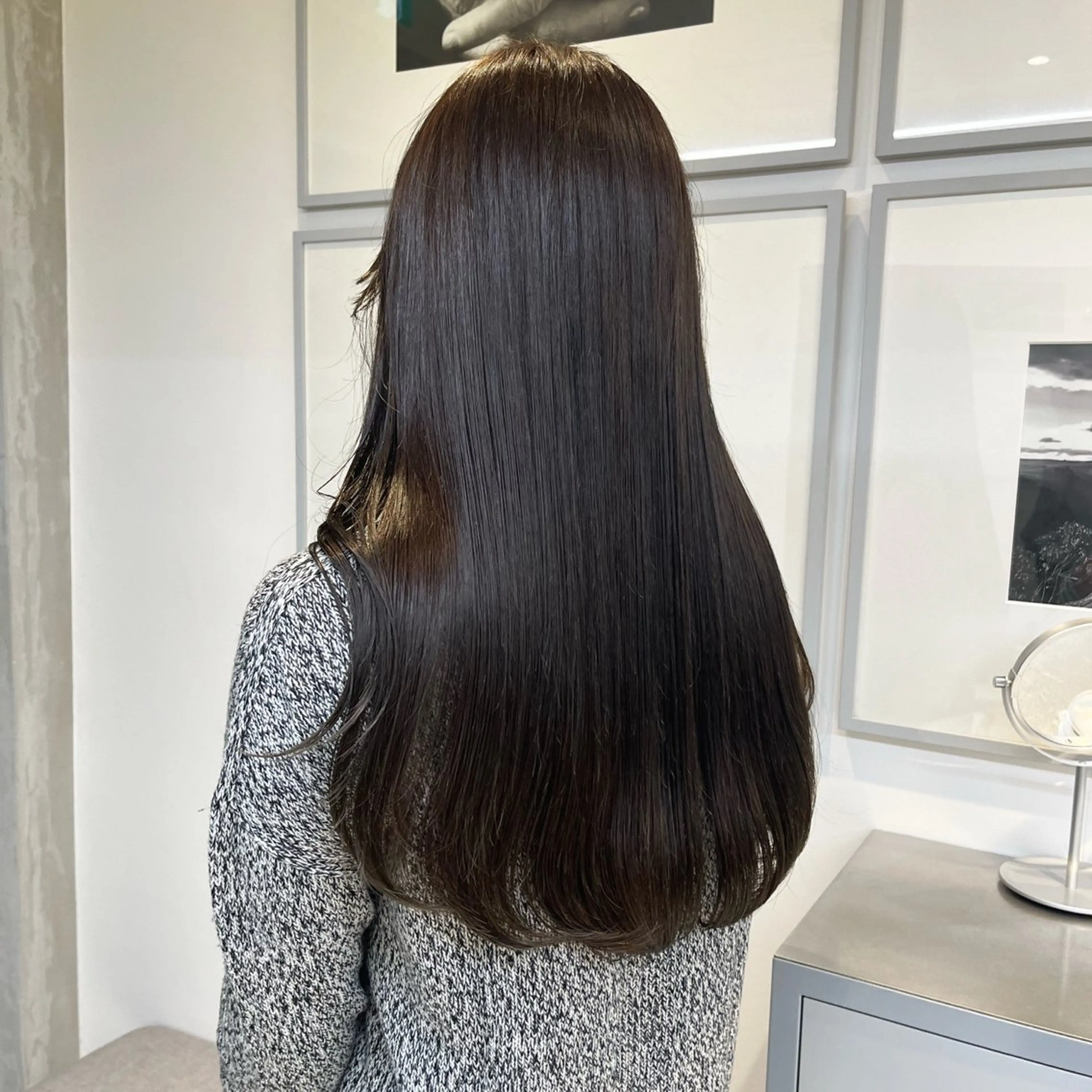 ロング カラー ブラウンカラー 透明感カラー グレージュ オリーブブラウン オリーブグレージュ カット ヘアカラー トリートメント ヘッドスパ ヘアセット カジュアルを女っぽく 𝗮𝘆𝗮𝗰𝗼のヘアスタイル