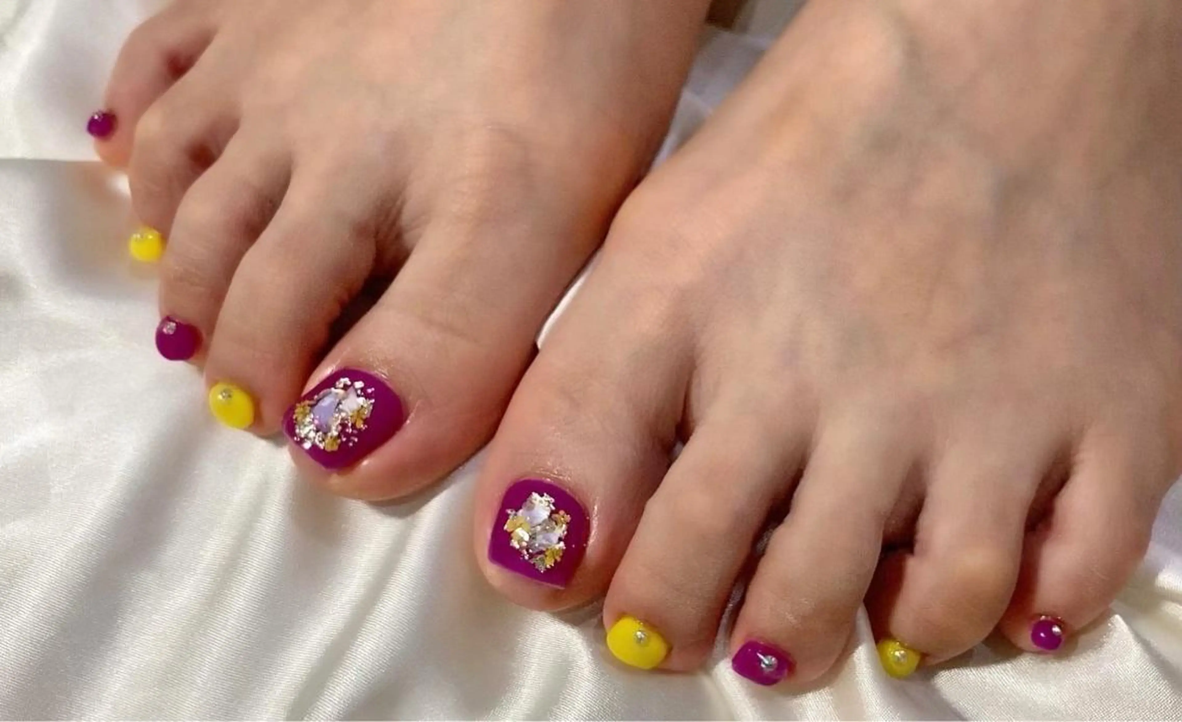 ネイル マツエク・マツパ アイブロウ 眉カラー 韓国風マツエク パリジェンヌラッシュリフト まつげパーマ ワンホンマツエク フットネイル Nail&eye Belire 新宿のネイルデザイン