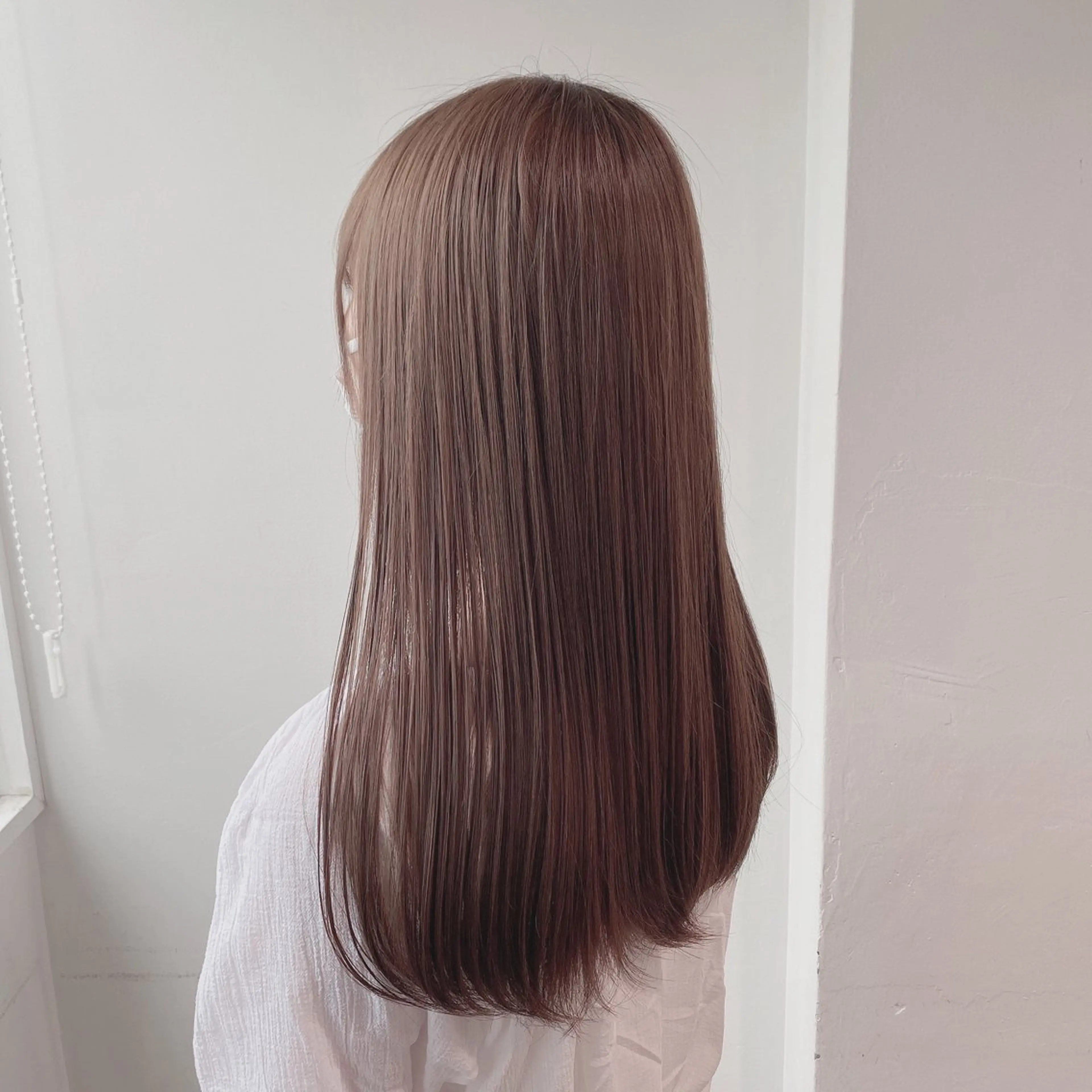 ロング カラー カット ヘアカラー トリートメント 韓国レイヤー🕊️ 柔らかベージュ🧸のヘアスタイル