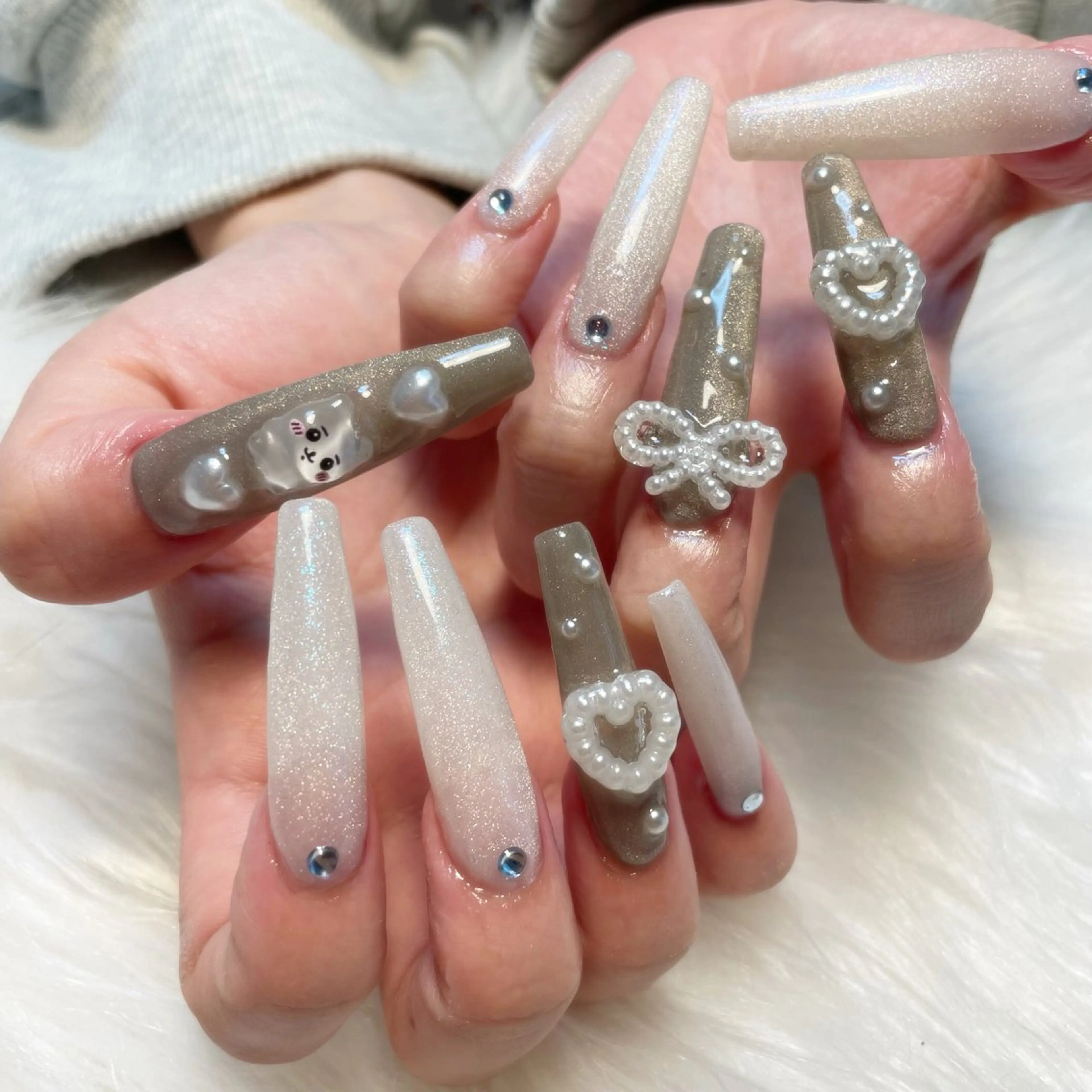 ネイル ハンドネイル ゴテゴテ💙ワンホン リオナのネイルデザイン