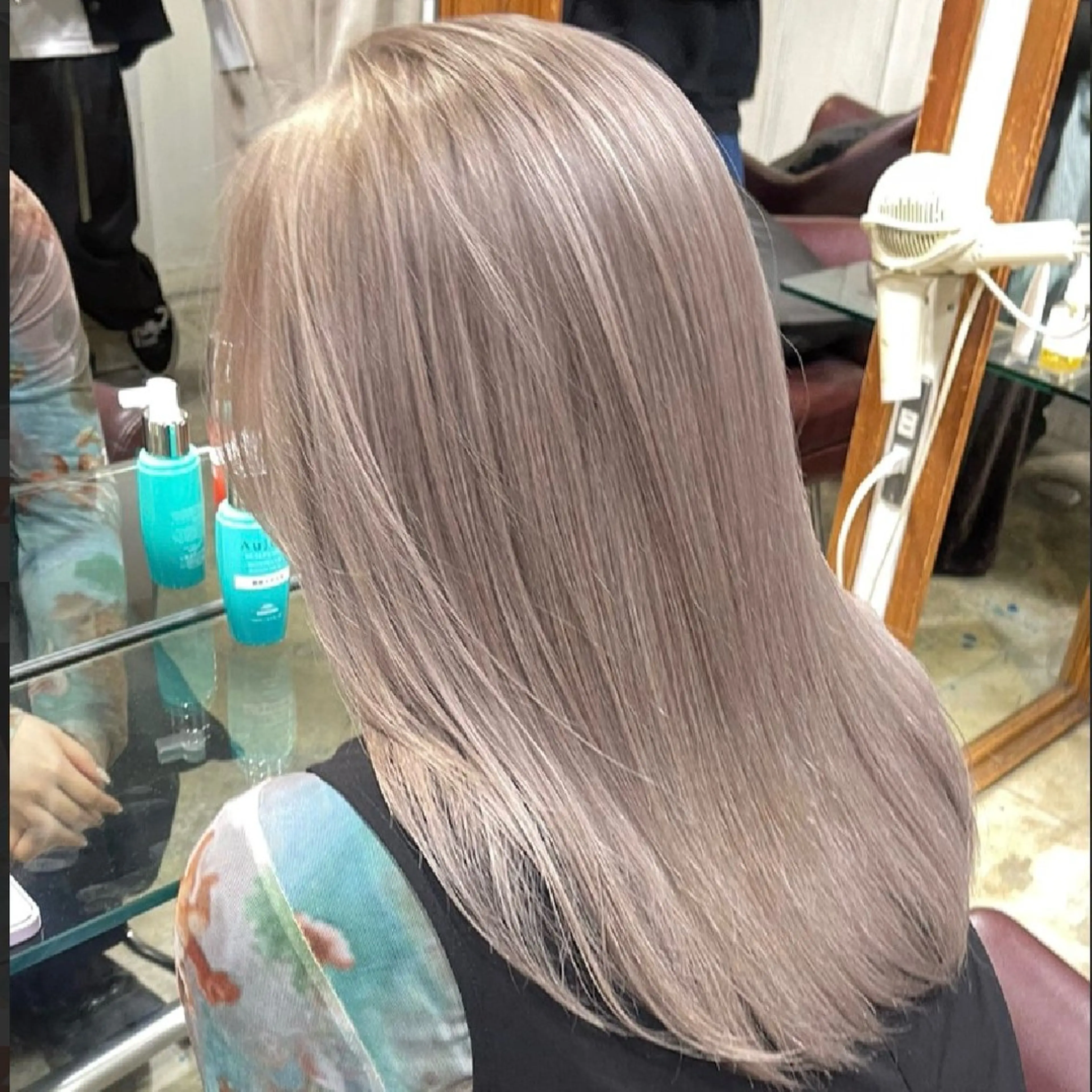セミロング ヘアカラー ✨ブリーチカラー🫧 ／Tsubasa🪽のヘアスタイル