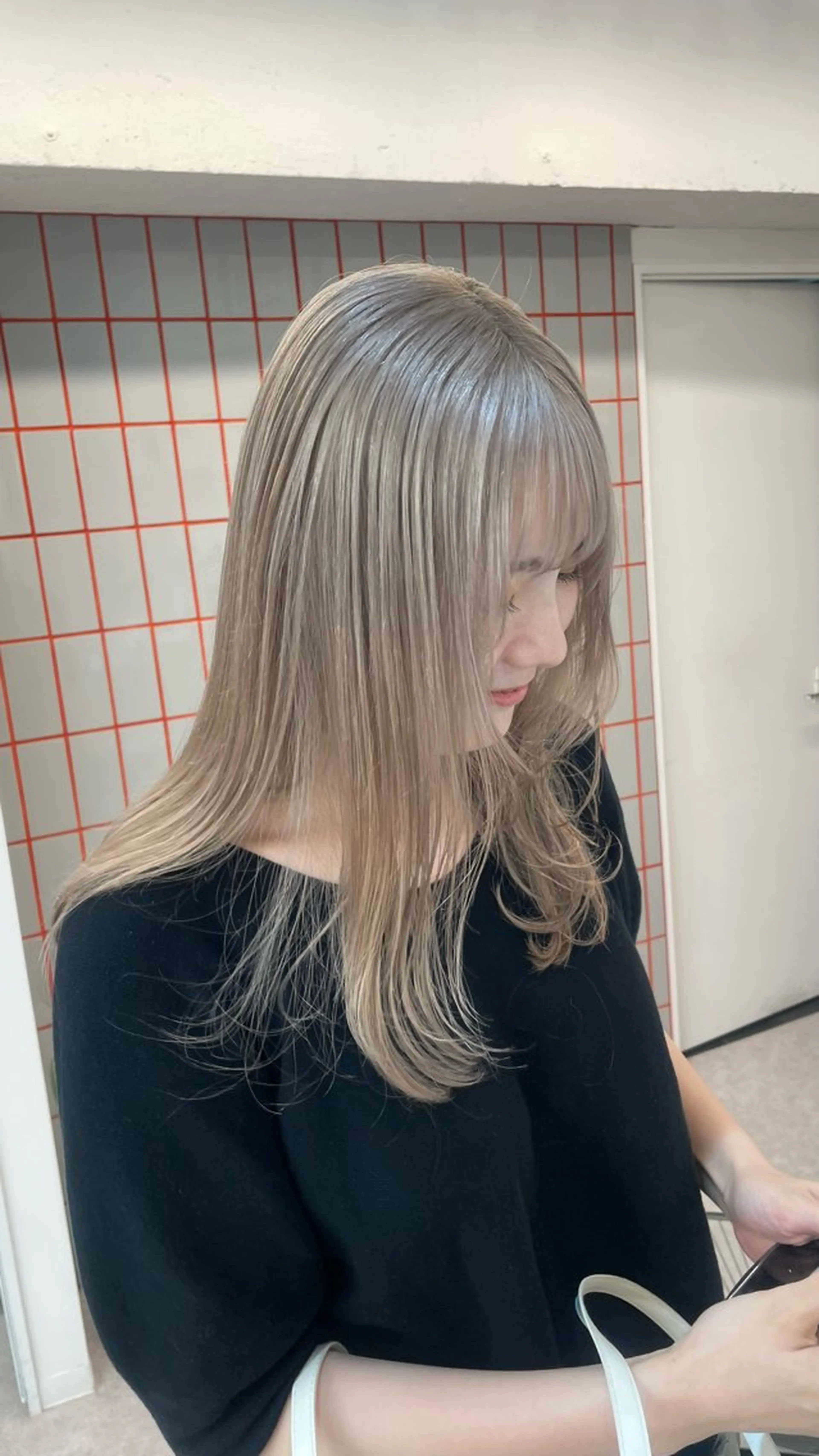 ロング カラー アッシュ ベージュカラー ブリーチ ブロンド ブロンドベージュ PELE所属・愛されミルクティー 💍🎀yuiのヘアスタイル