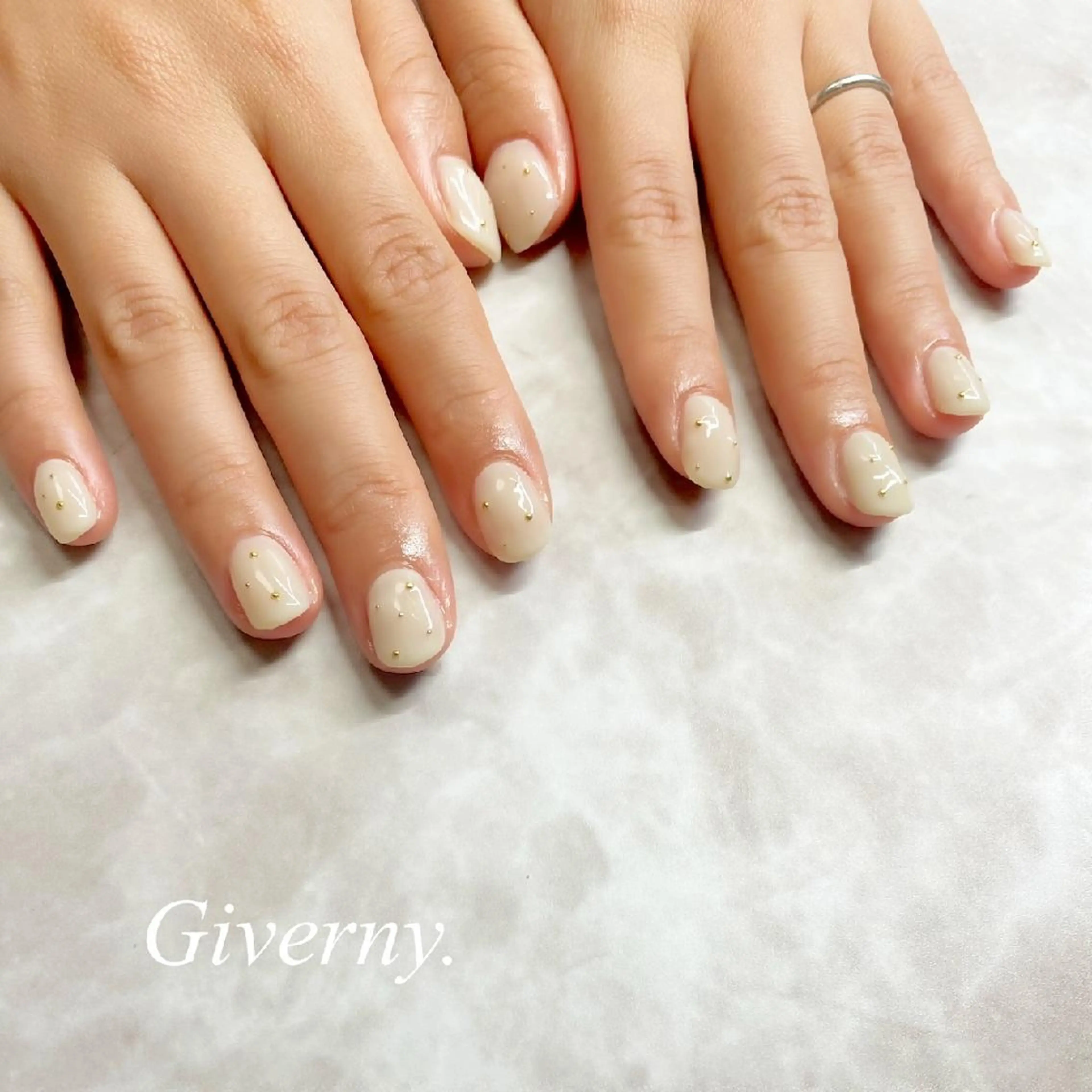 ネイル シンプルネイル ハンドネイル Giverny .のネイルデザイン